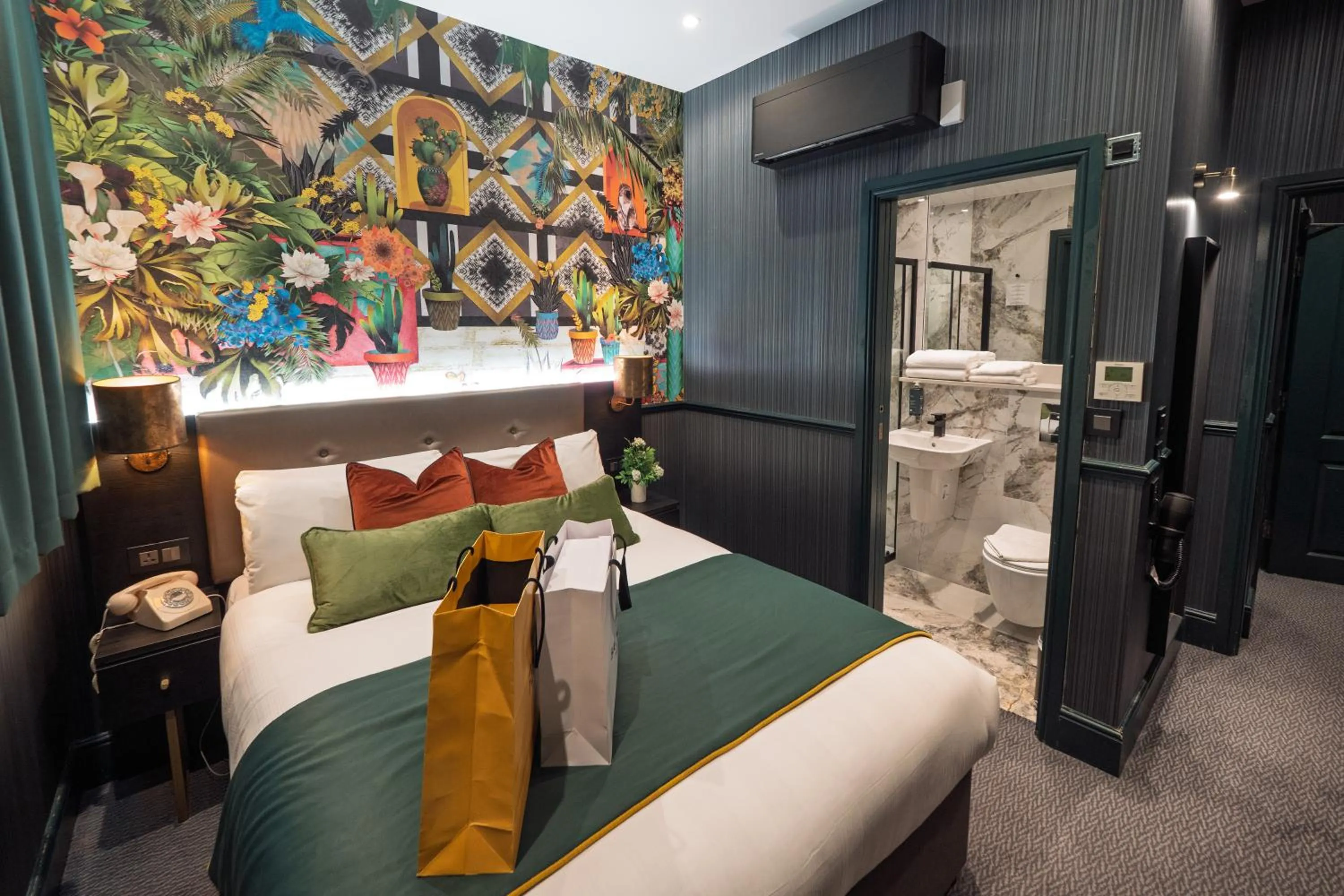 Bed in Hyde Park Green