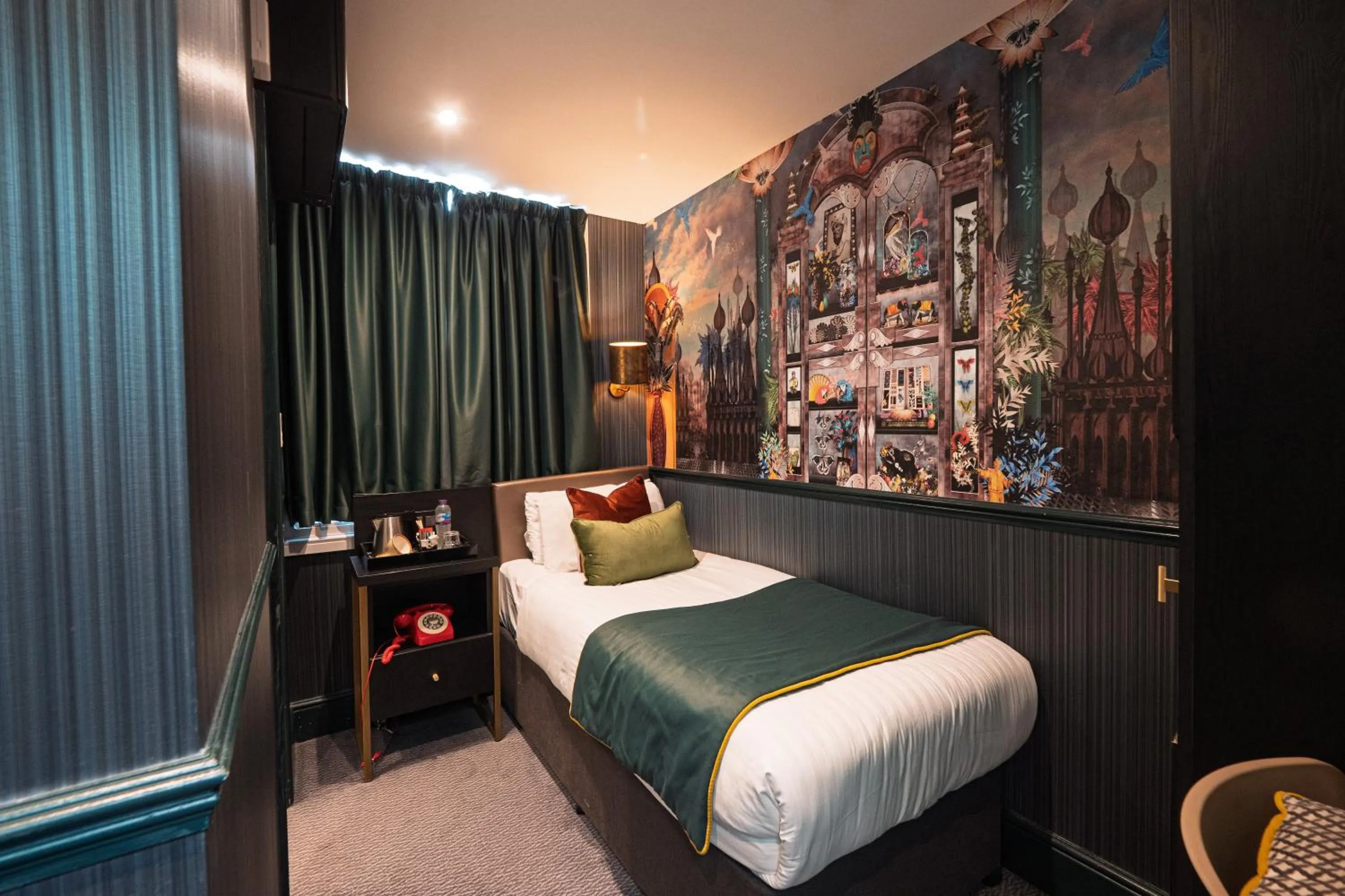 Bed in Hyde Park Green