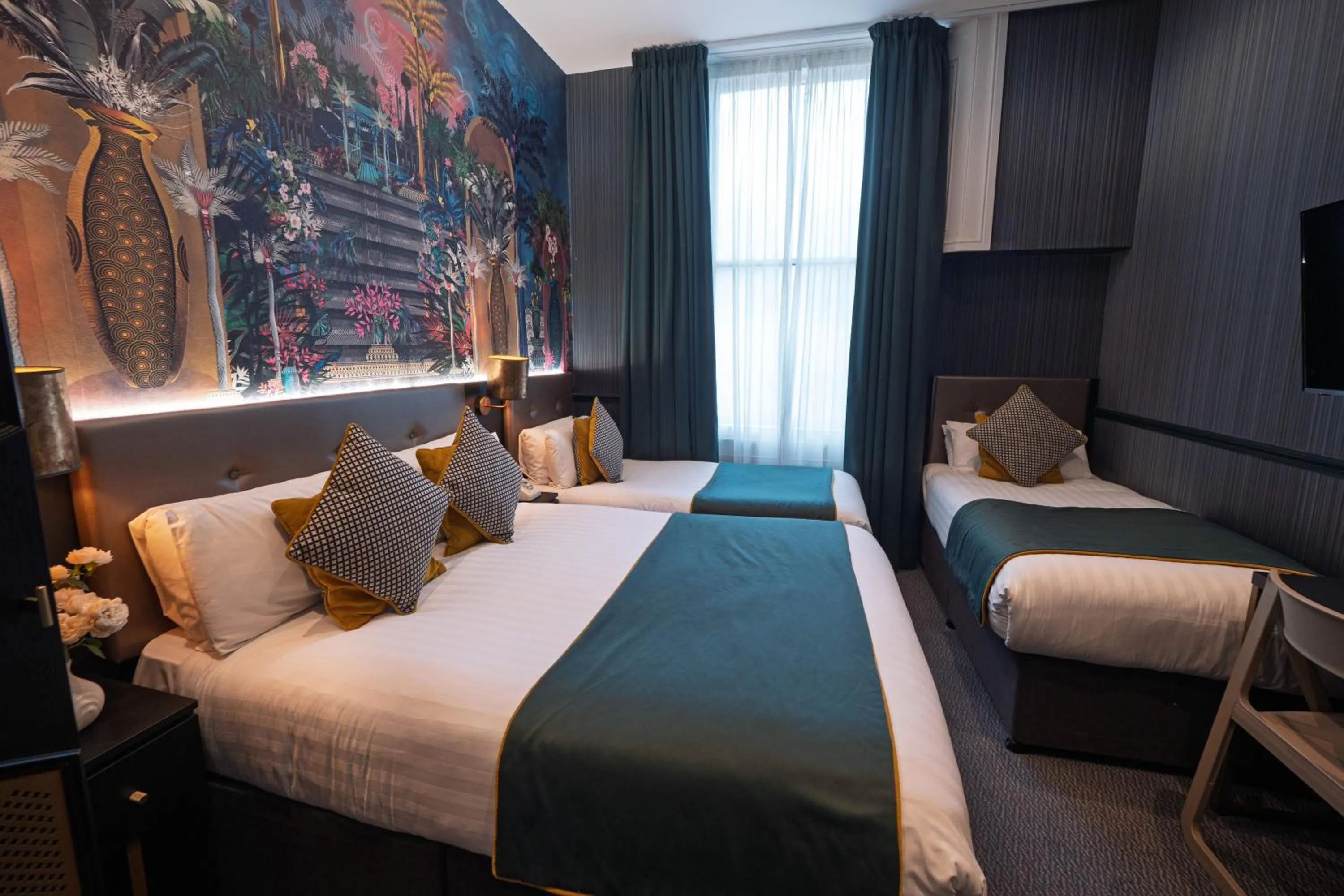 Bed in Hyde Park Green