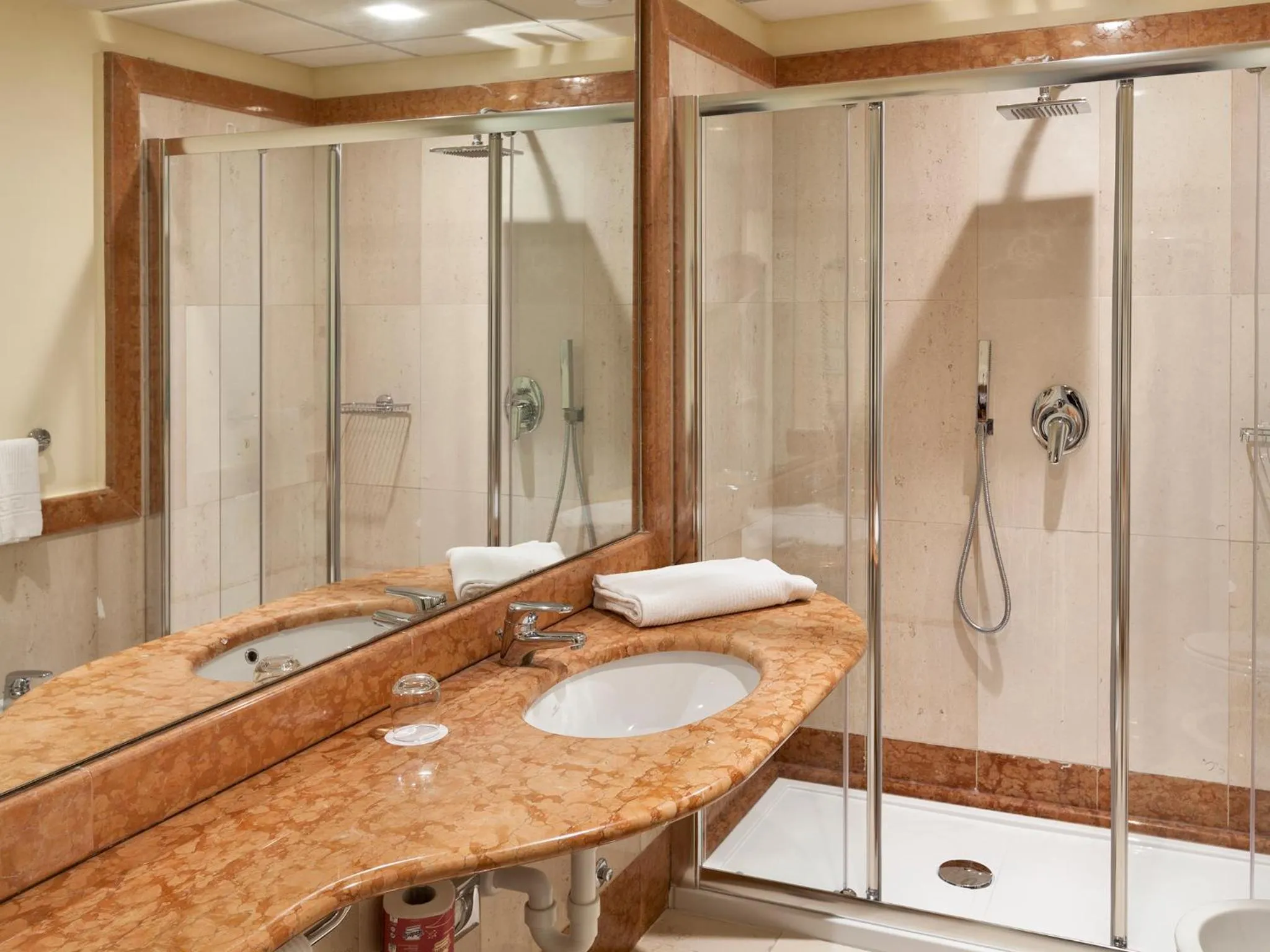 Bathroom in Mercure Villa Romanazzi Carducci Bari