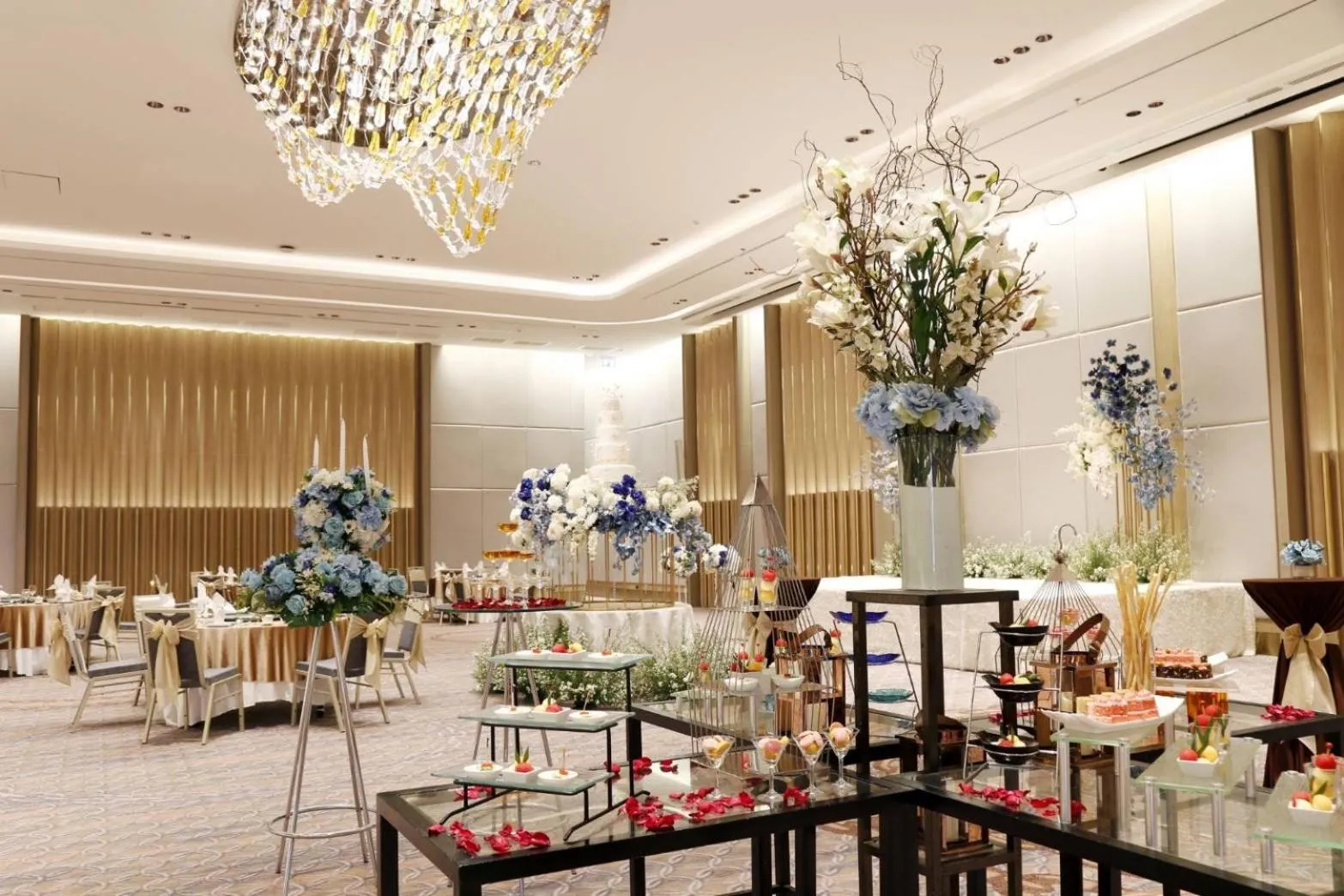 wedding in Asawin Grand Convention Hotel