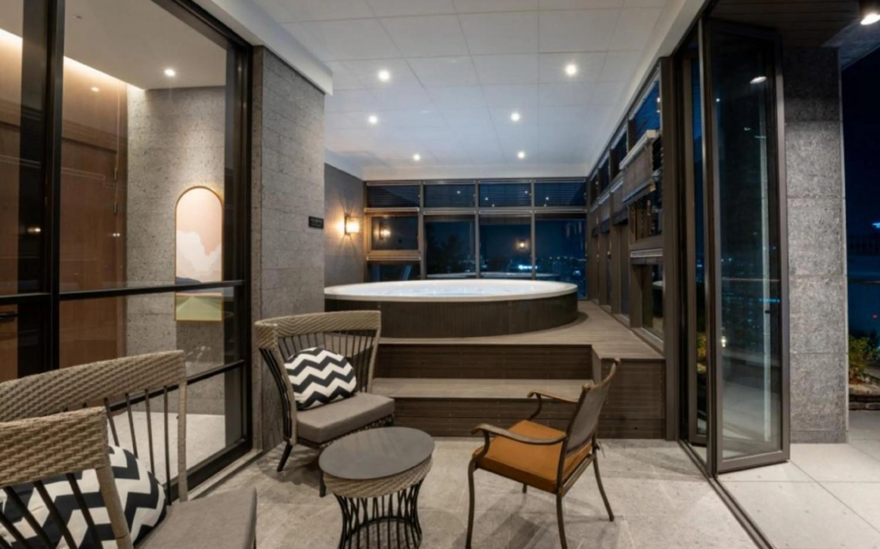 Bathroom, Bed in Hotel SoulHada