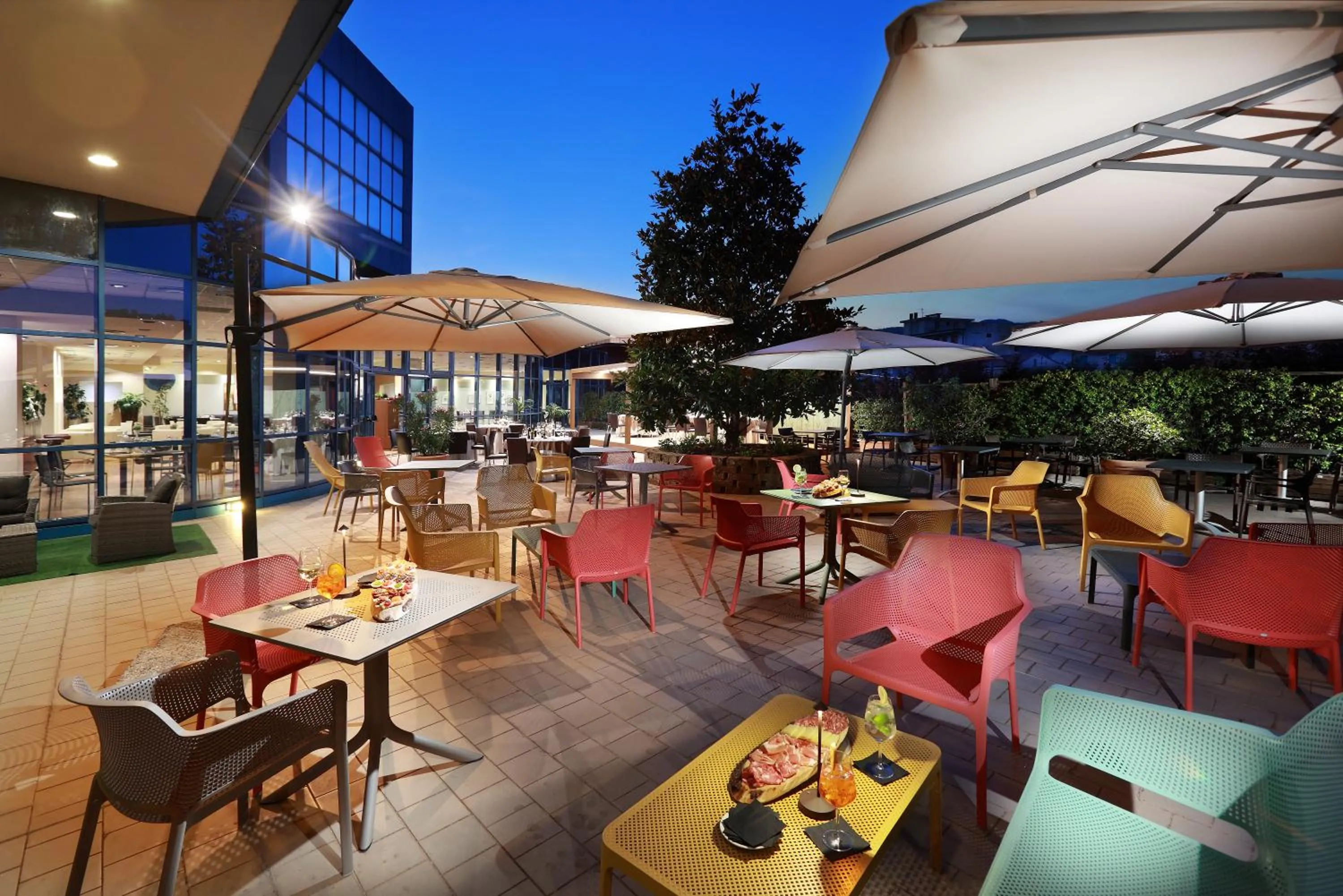 Restaurant/places to eat in Tuscany Inn