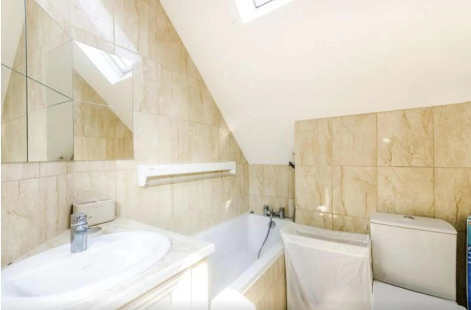 2-Bed Loft Apartment for 5ppl with private parking