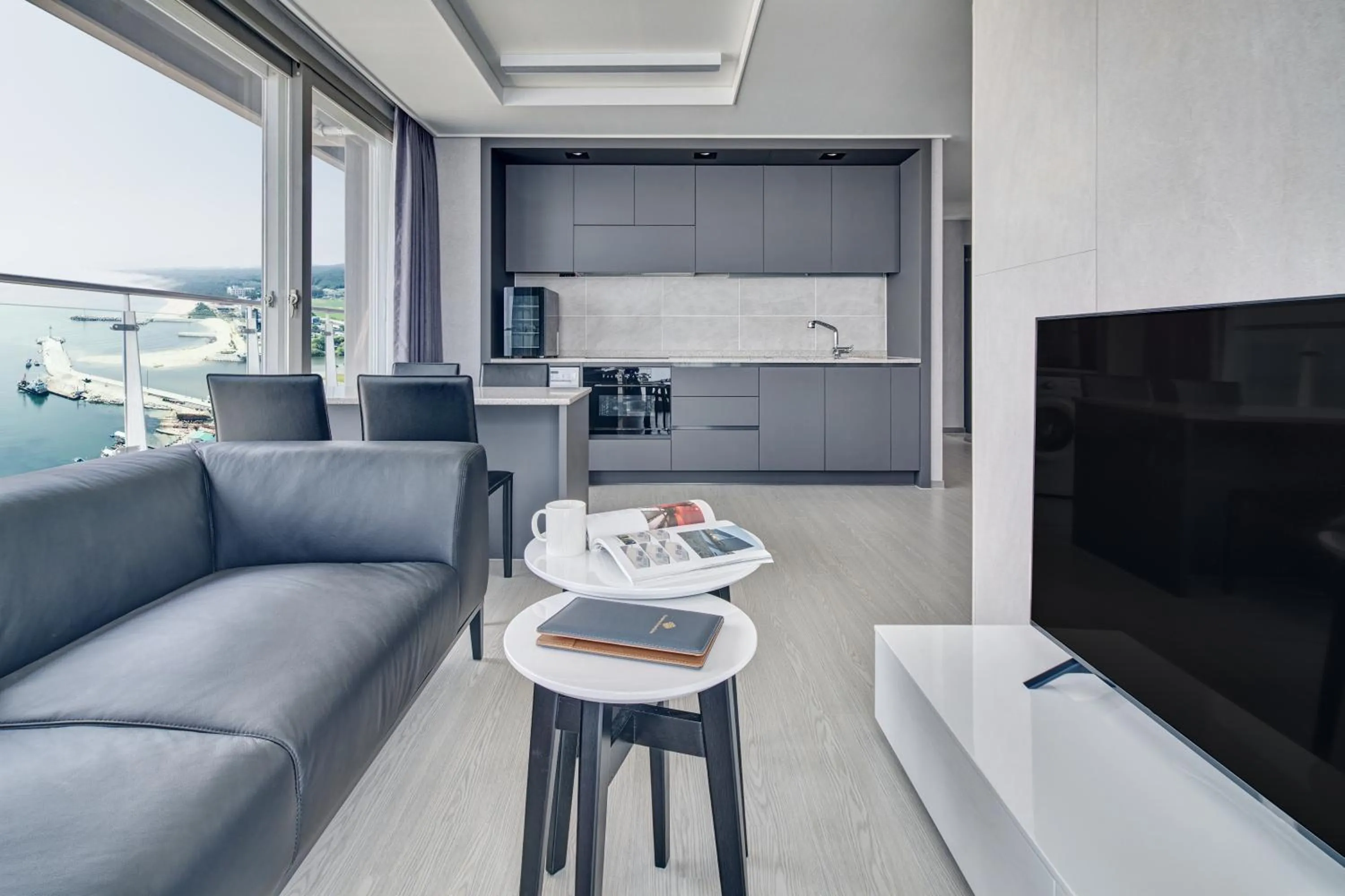 Kitchen or kitchenette in Gangneung Chonpines Ocean Suites Hotel