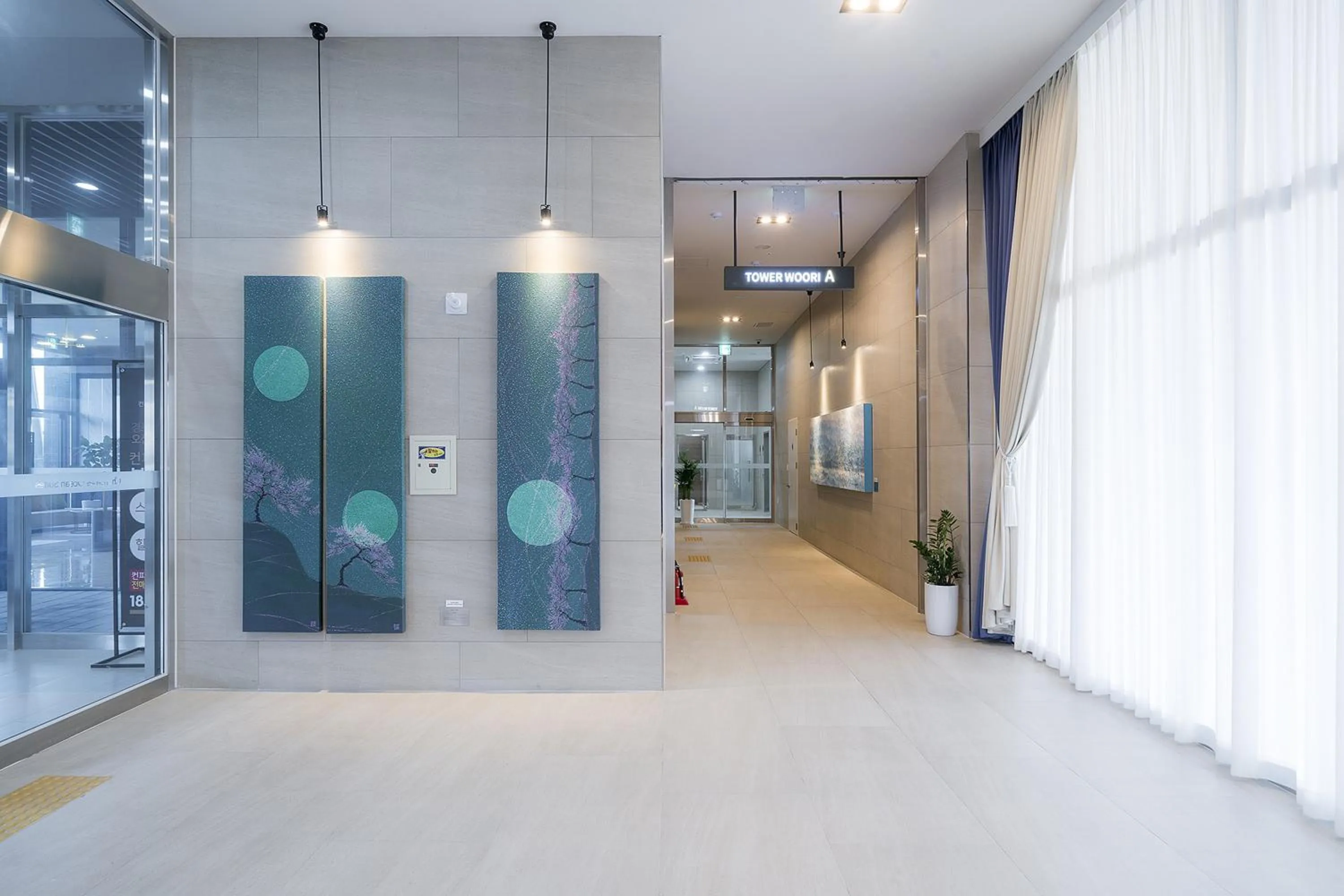 Lobby or reception in Gangneung Chonpines Ocean Suites Hotel