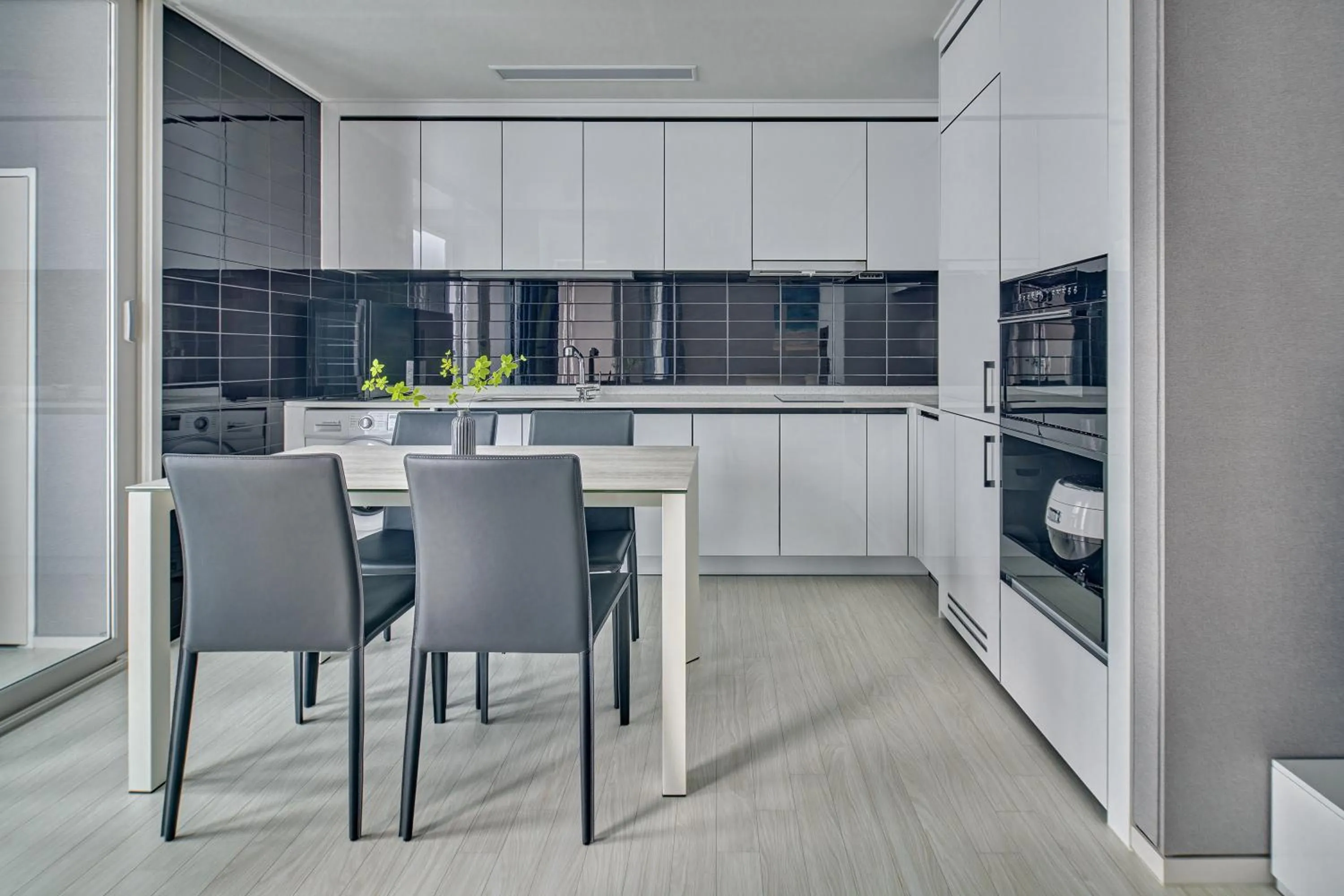 Kitchen or kitchenette in Gangneung Chonpines Ocean Suites Hotel