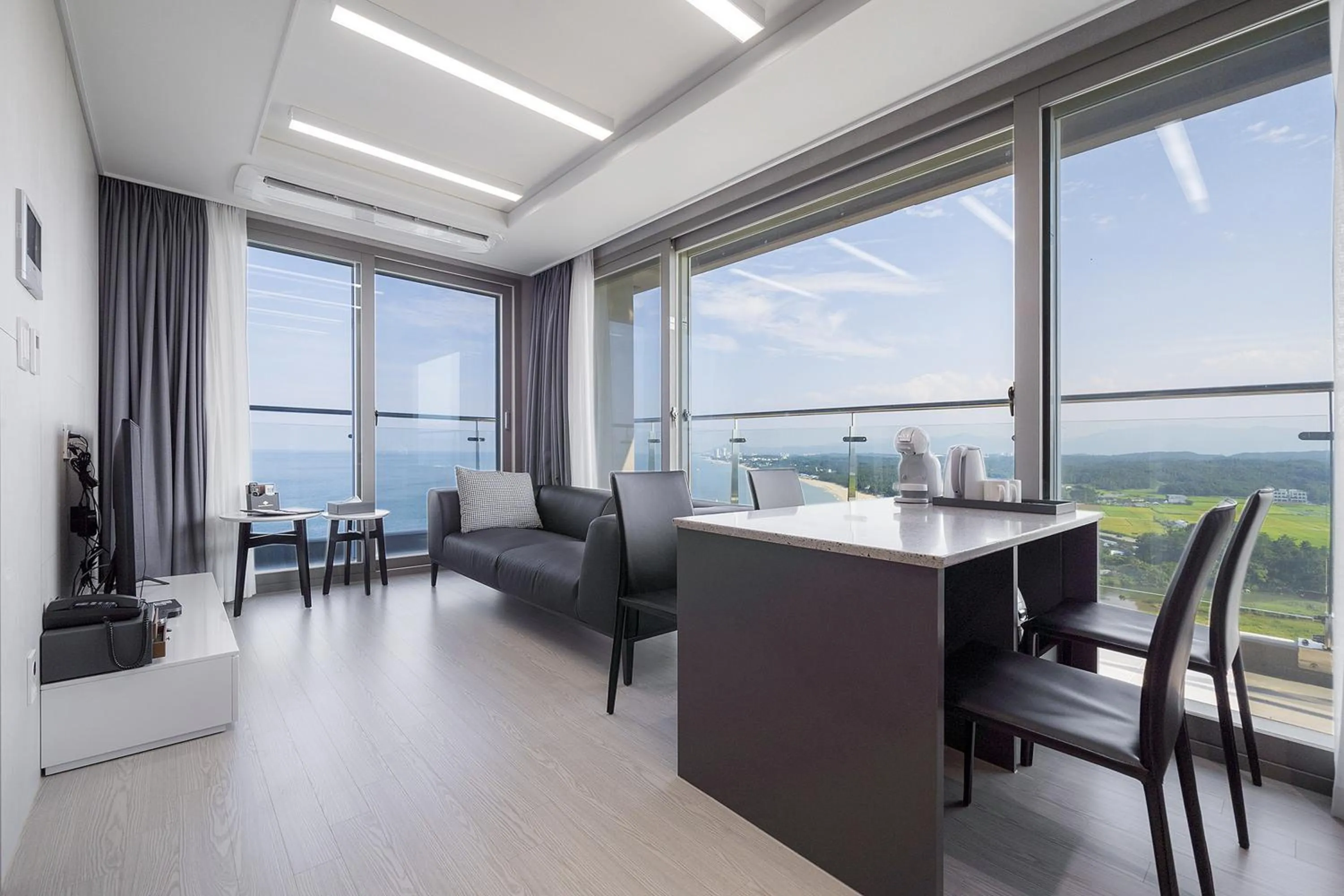 Living room in Gangneung Chonpines Ocean Suites Hotel