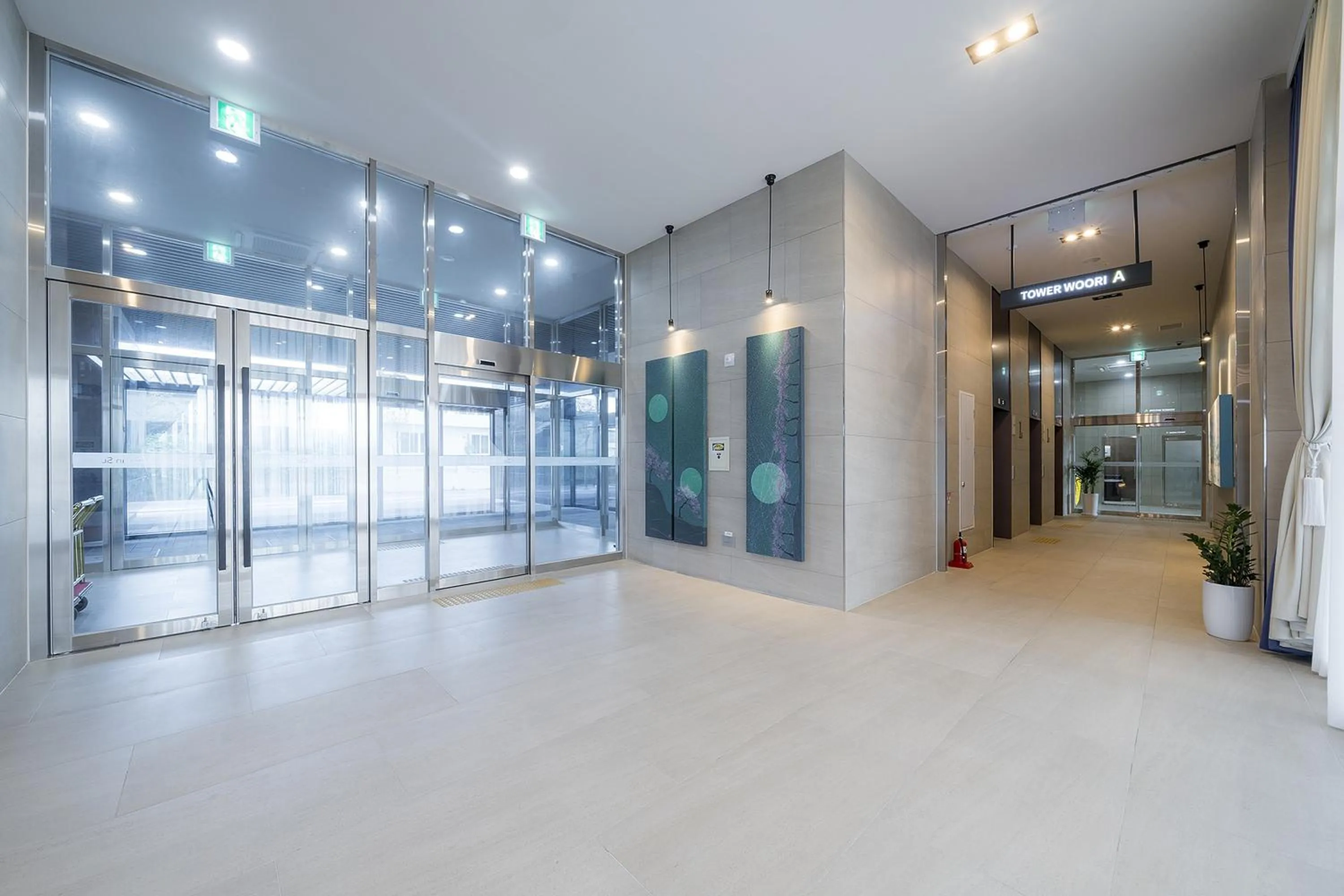Lobby or reception in Gangneung Chonpines Ocean Suites Hotel