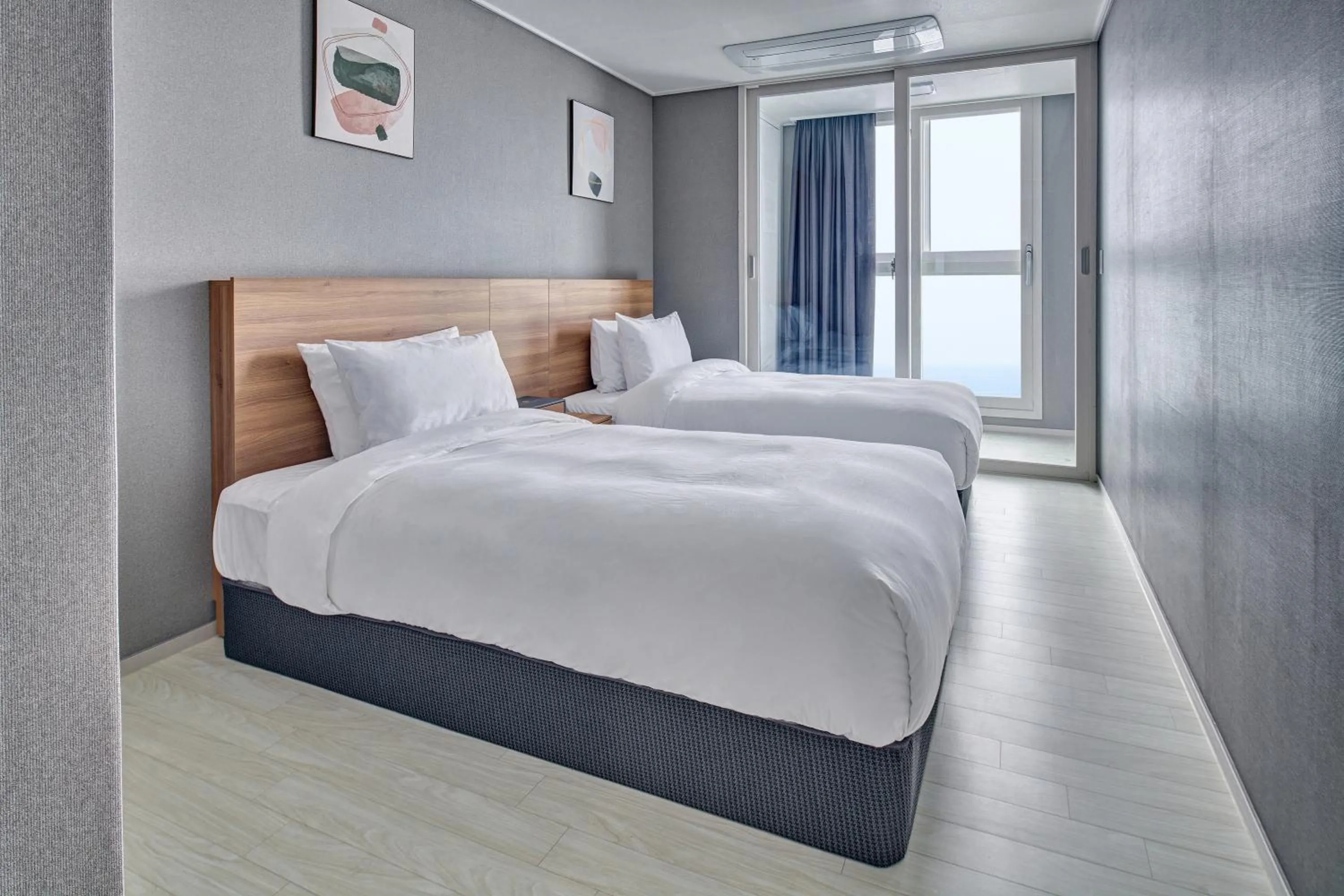 Bedroom, Bed in Gangneung Chonpines Ocean Suites Hotel