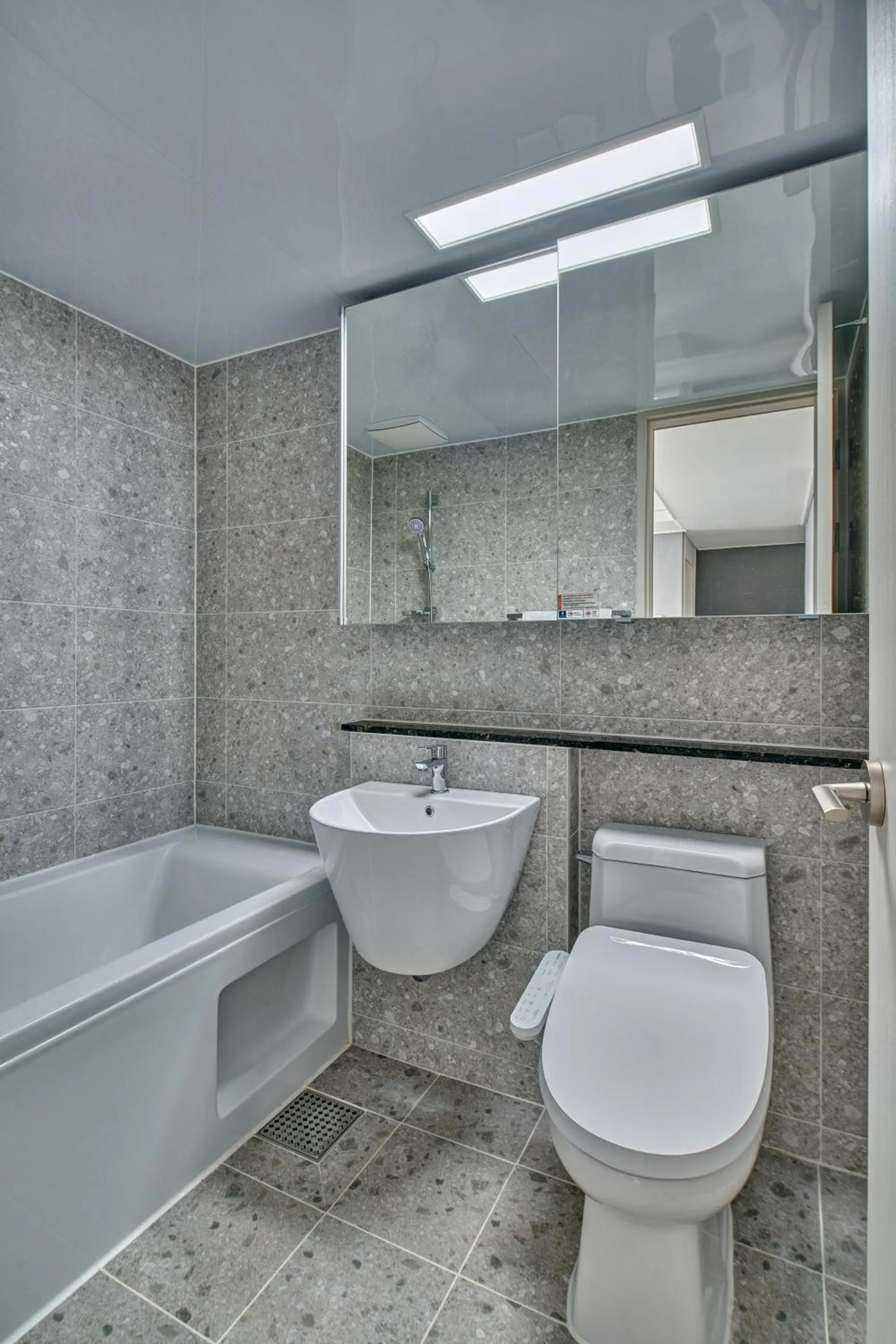 Bathroom in Gangneung Chonpines Ocean Suites Hotel