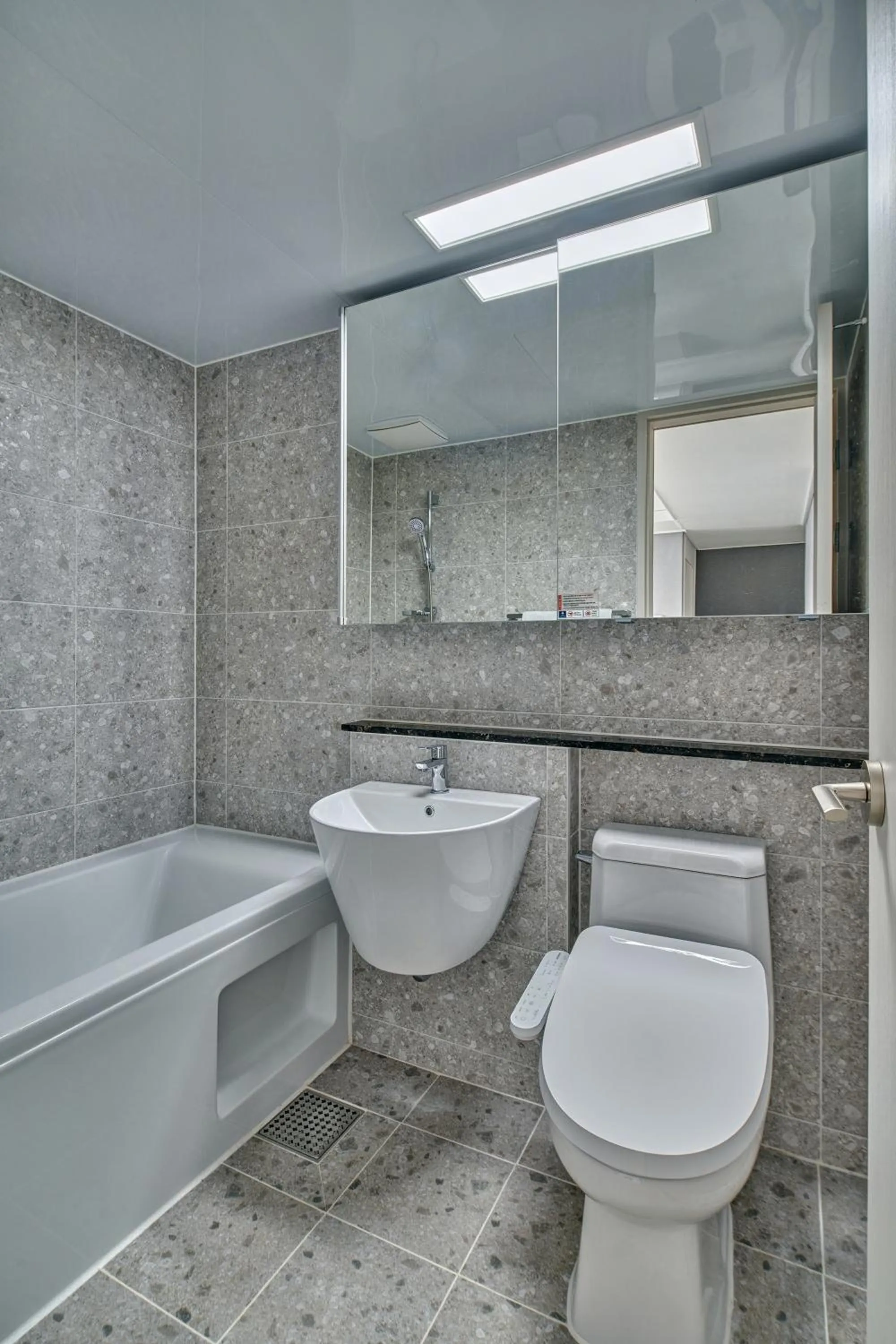 Bathroom in Gangneung Chonpines Ocean Suites Hotel