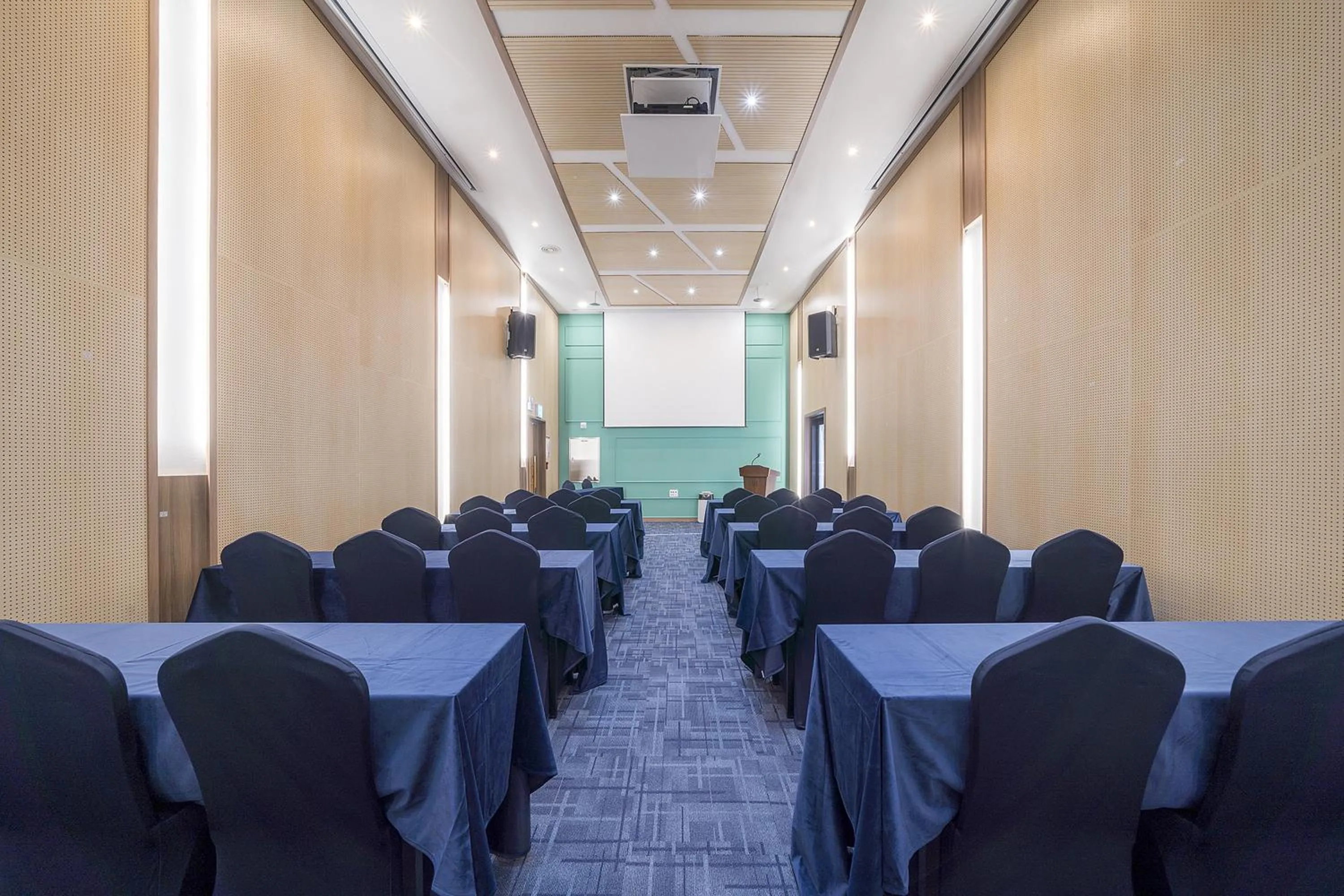 Banquet/Function facilities in Gangneung Chonpines Ocean Suites Hotel