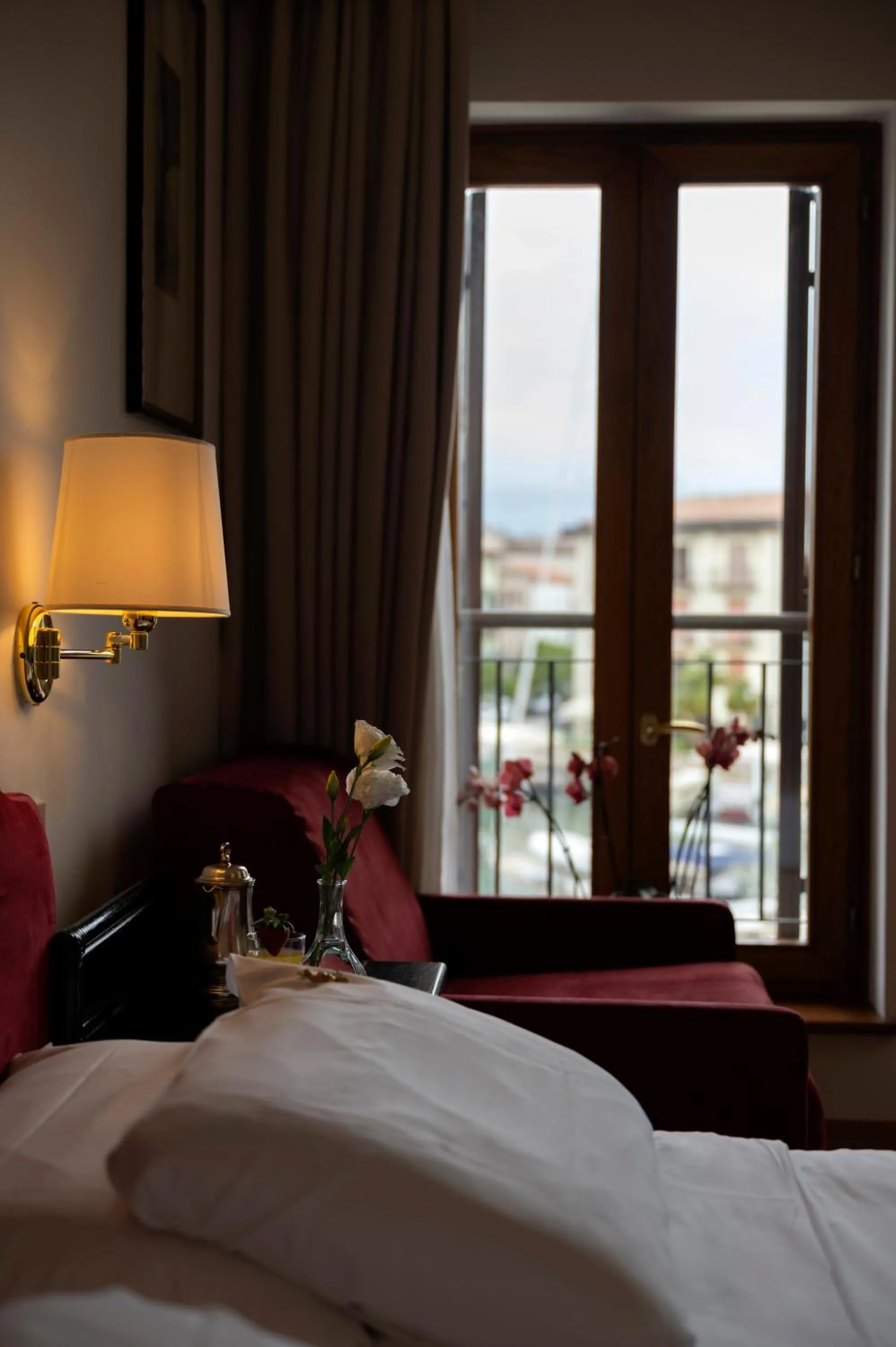 View (from property/room), Bed in Hotel Hannover