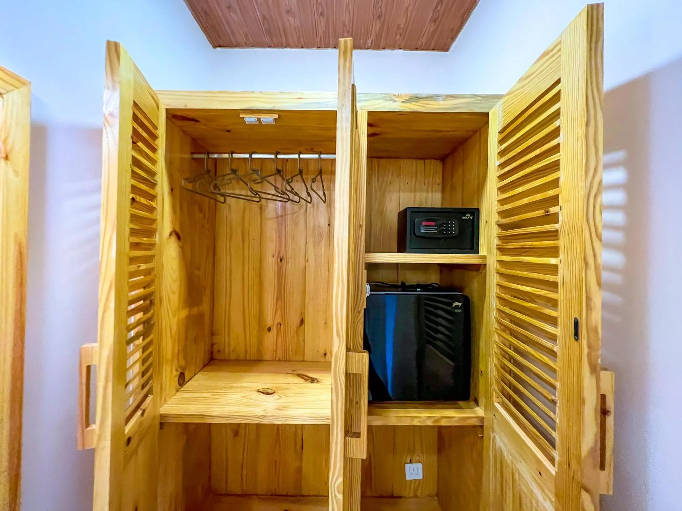 trouser press in Maargit Beach Resort