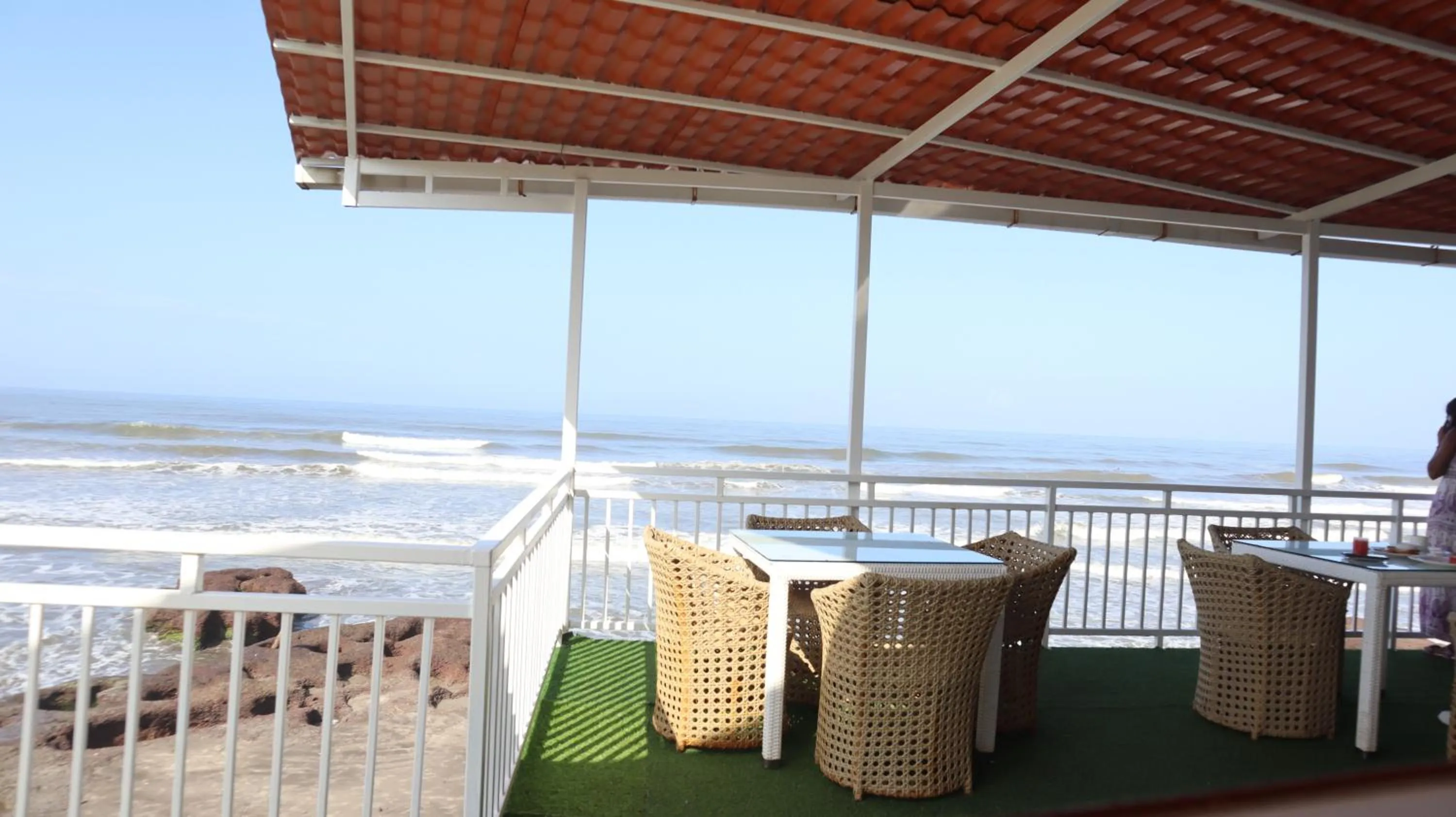 Restaurant/places to eat in Maargit Beach Resort