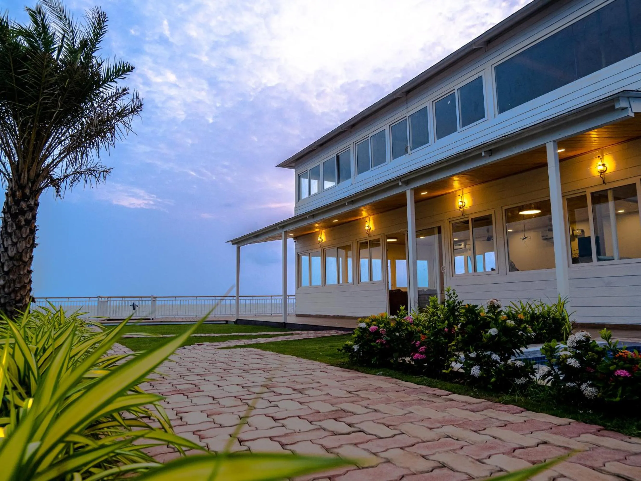 Restaurant/places to eat in Maargit Beach Resort