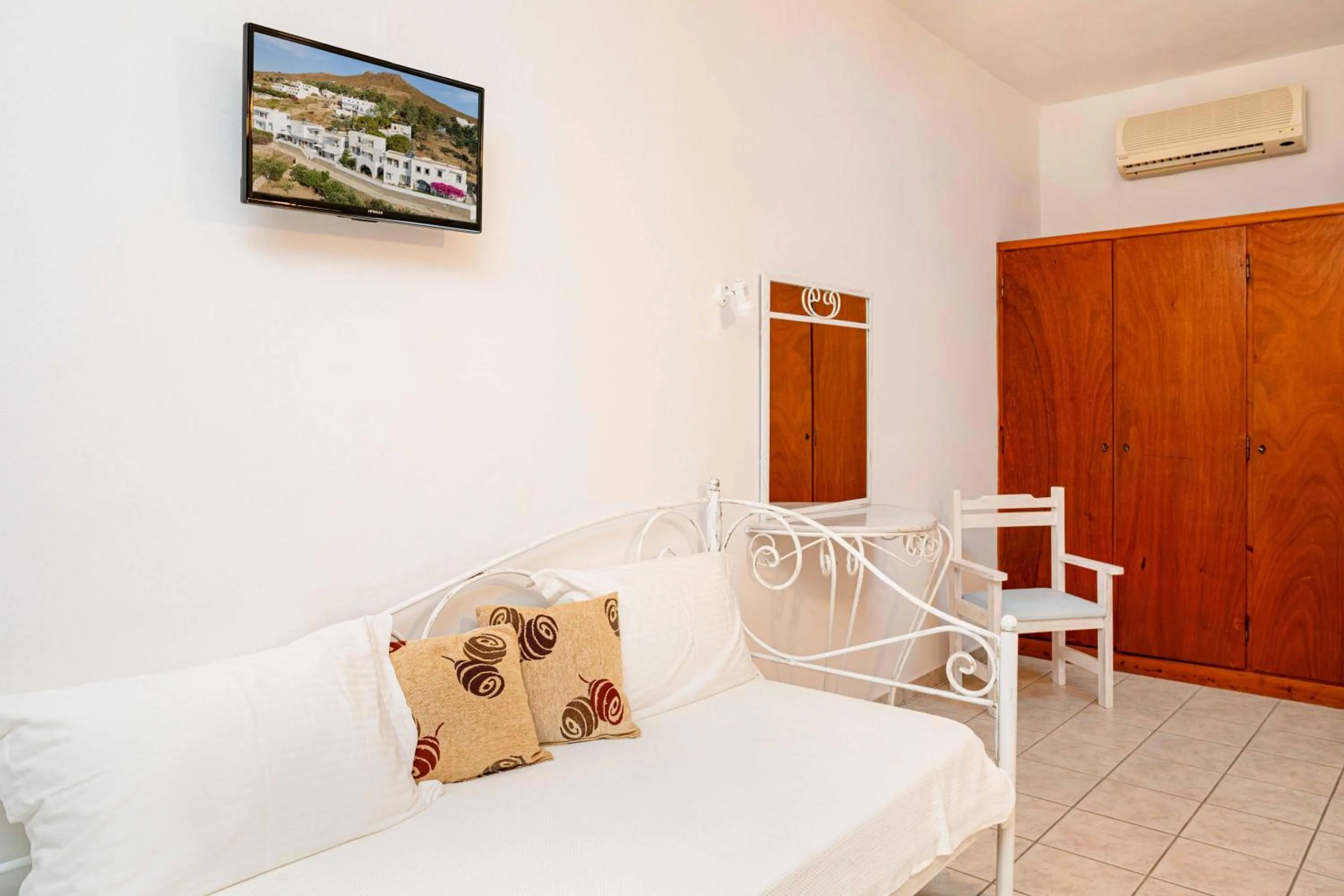 TV and multimedia, Bed in Apolafsis Studios