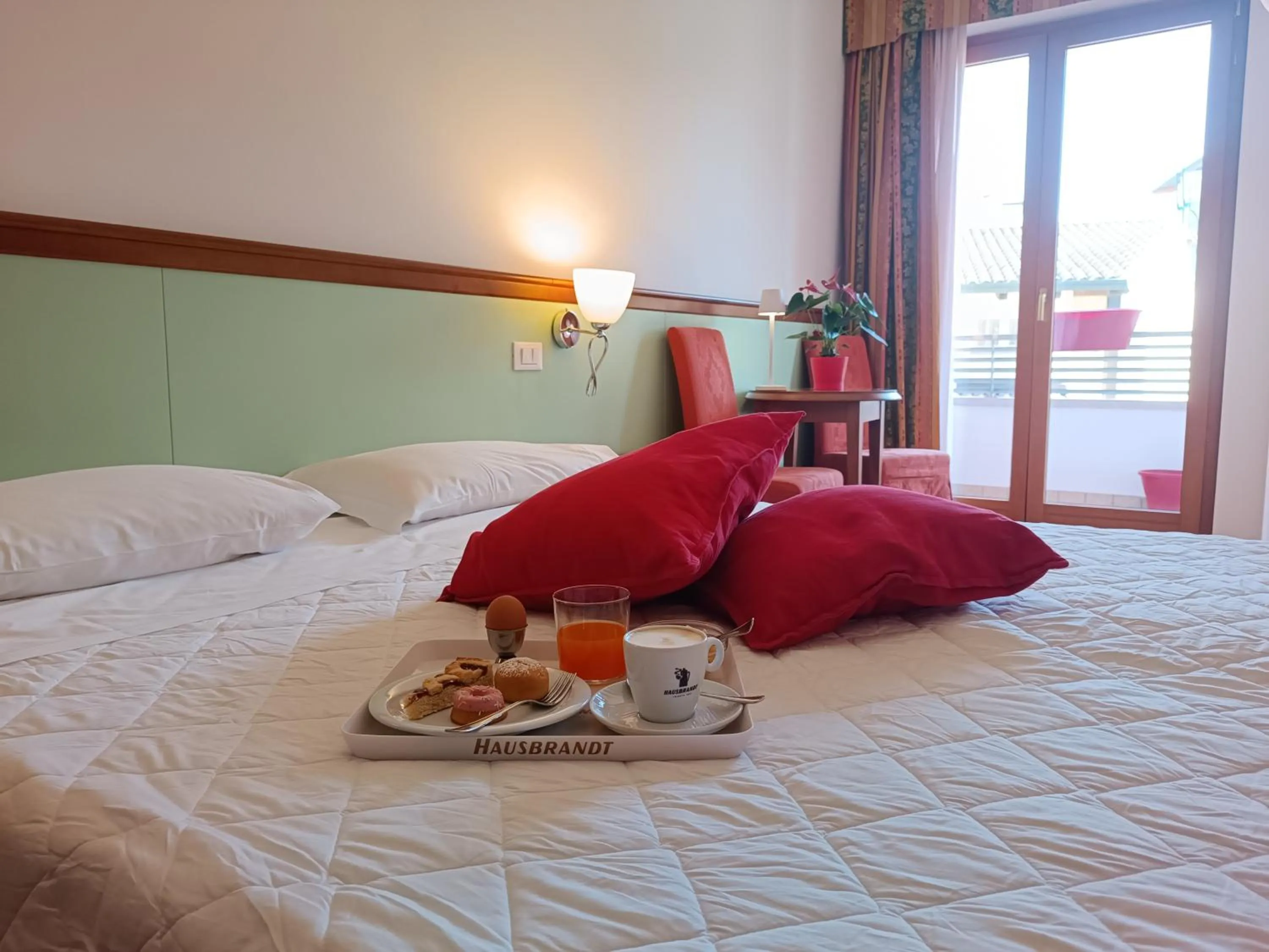 Photo of the whole room, Bed in Hotel Il Guscio