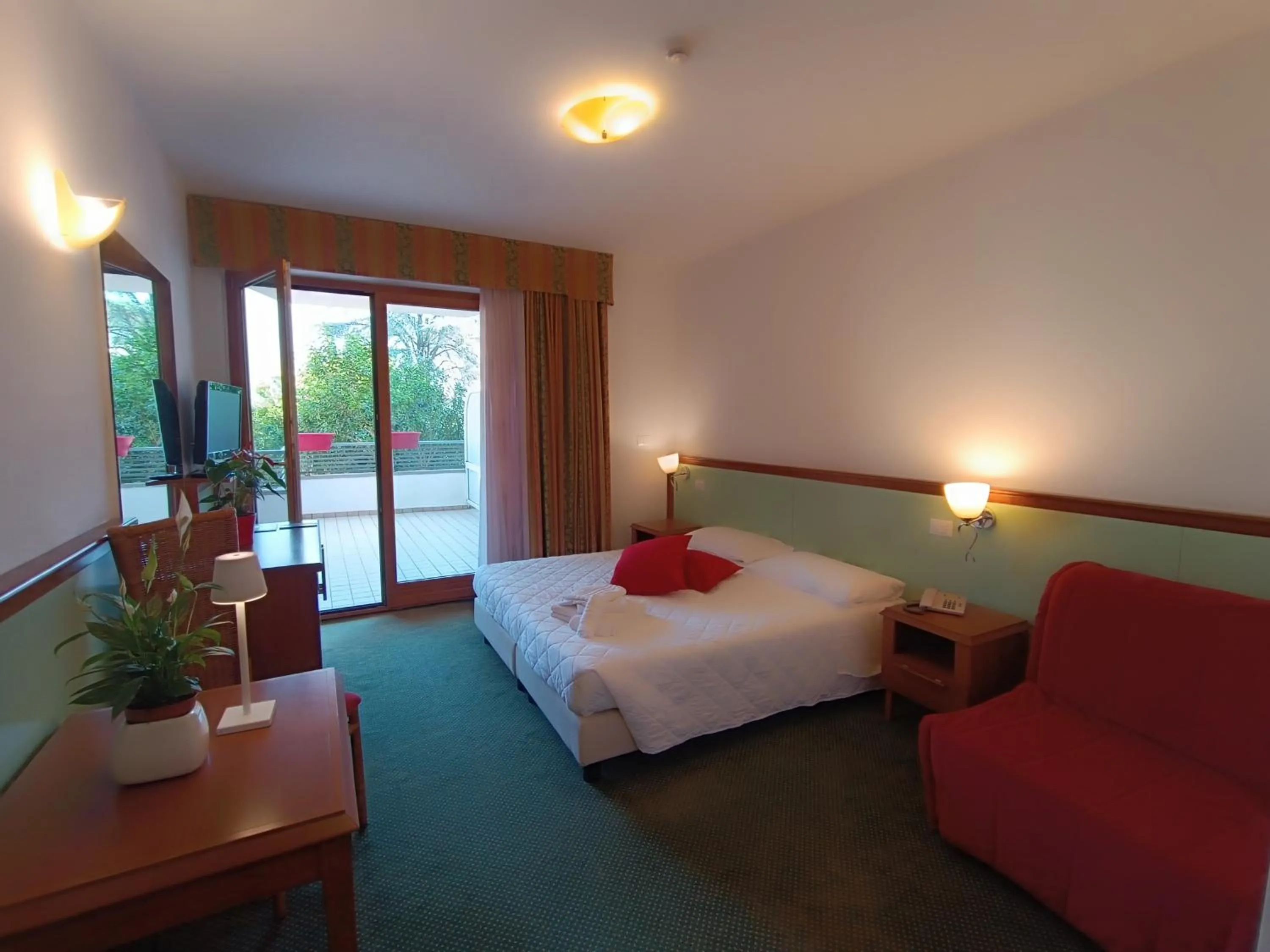 Photo of the whole room, Bed in Hotel Il Guscio