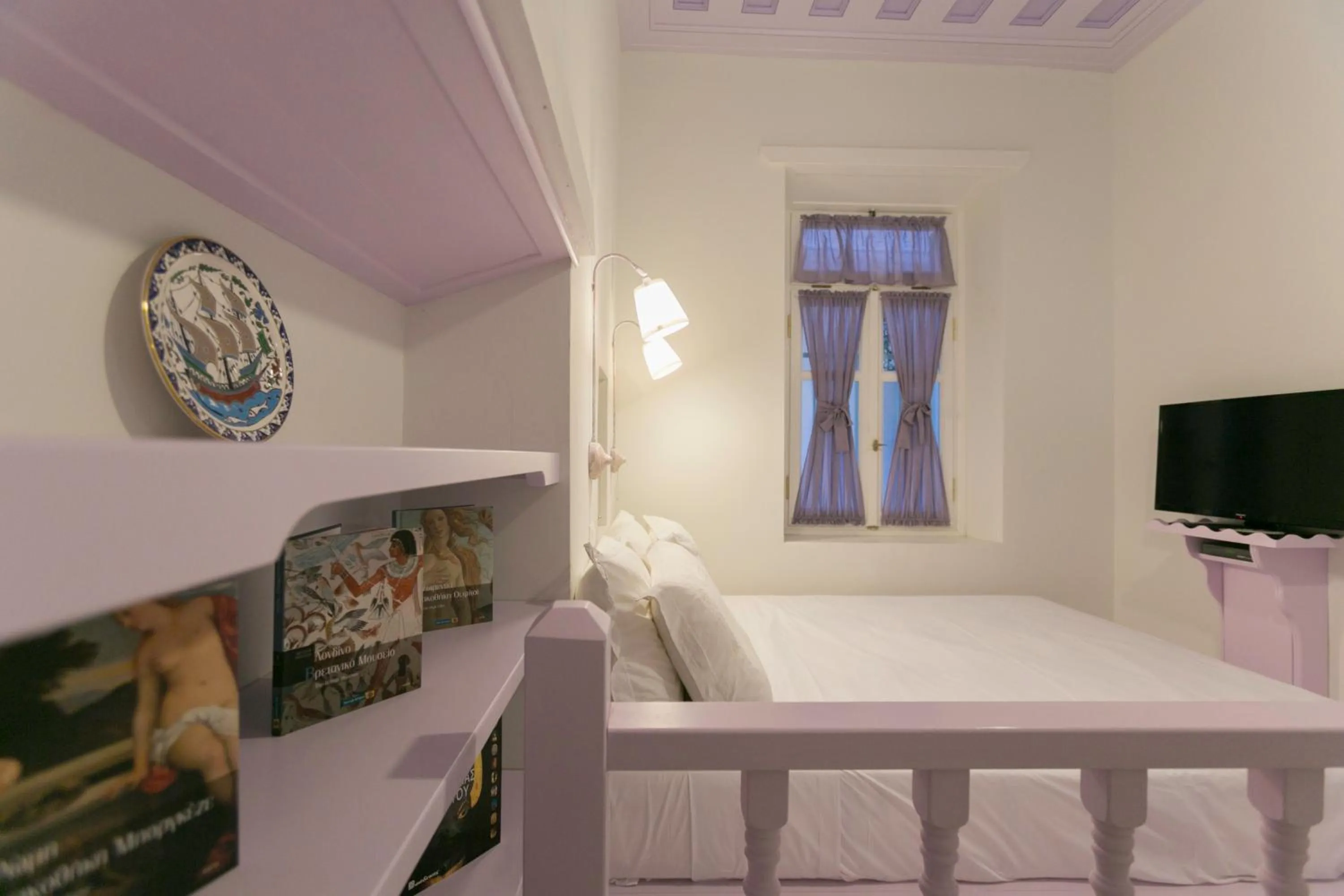 Photo of the whole room, Bed in Efchi 1904