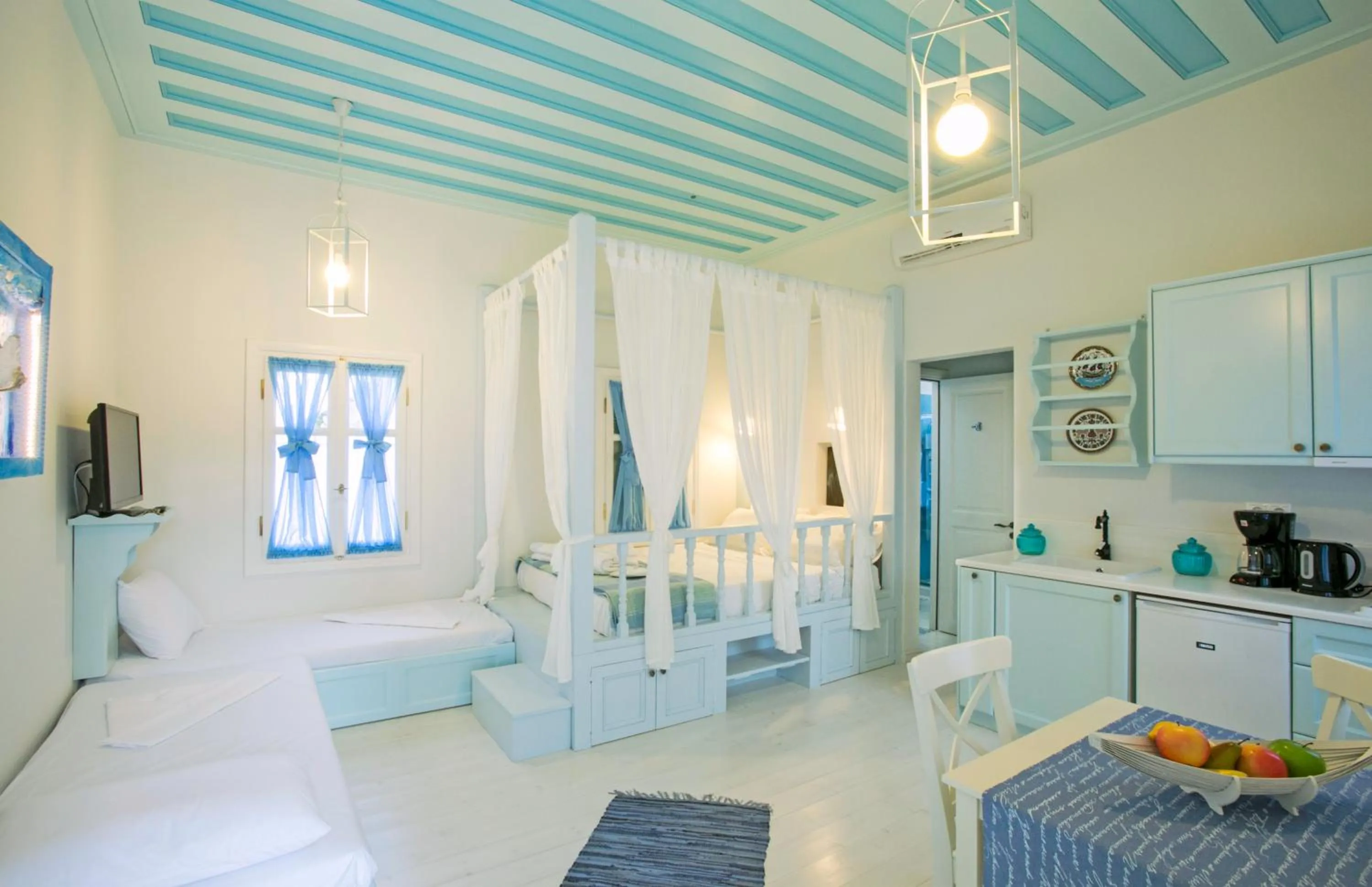 Photo of the whole room in Efchi 1904