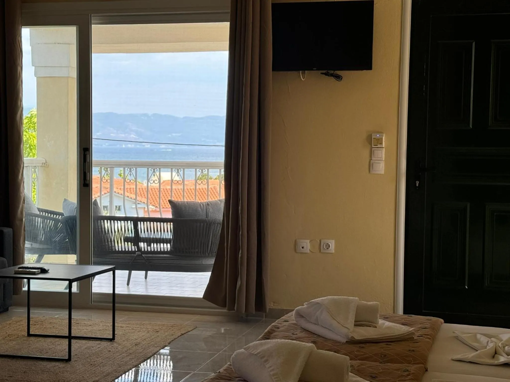 Sea view, Bed in Mediterranean Blue