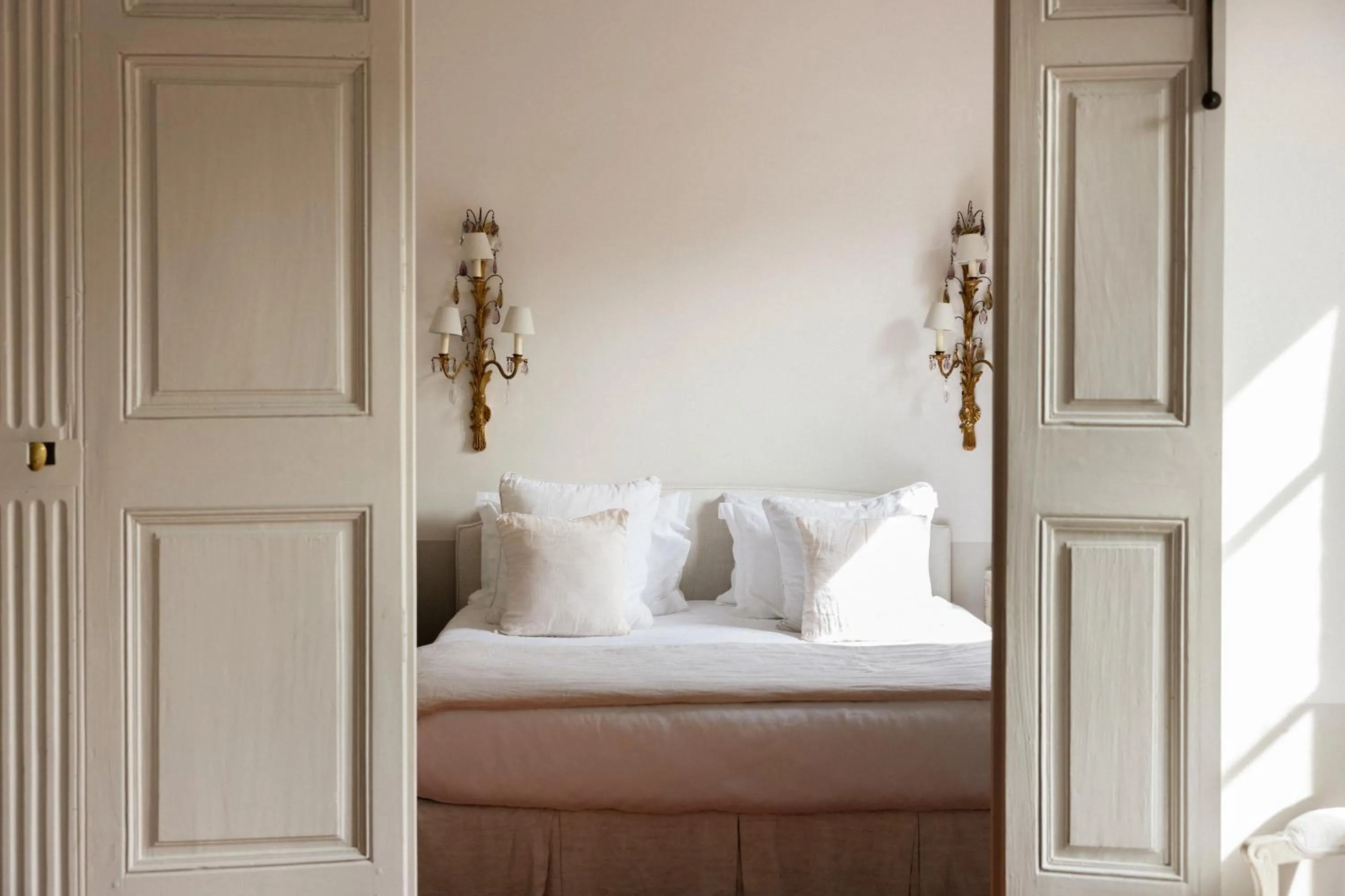 Photo of the whole room, Bed in La Maison du Village