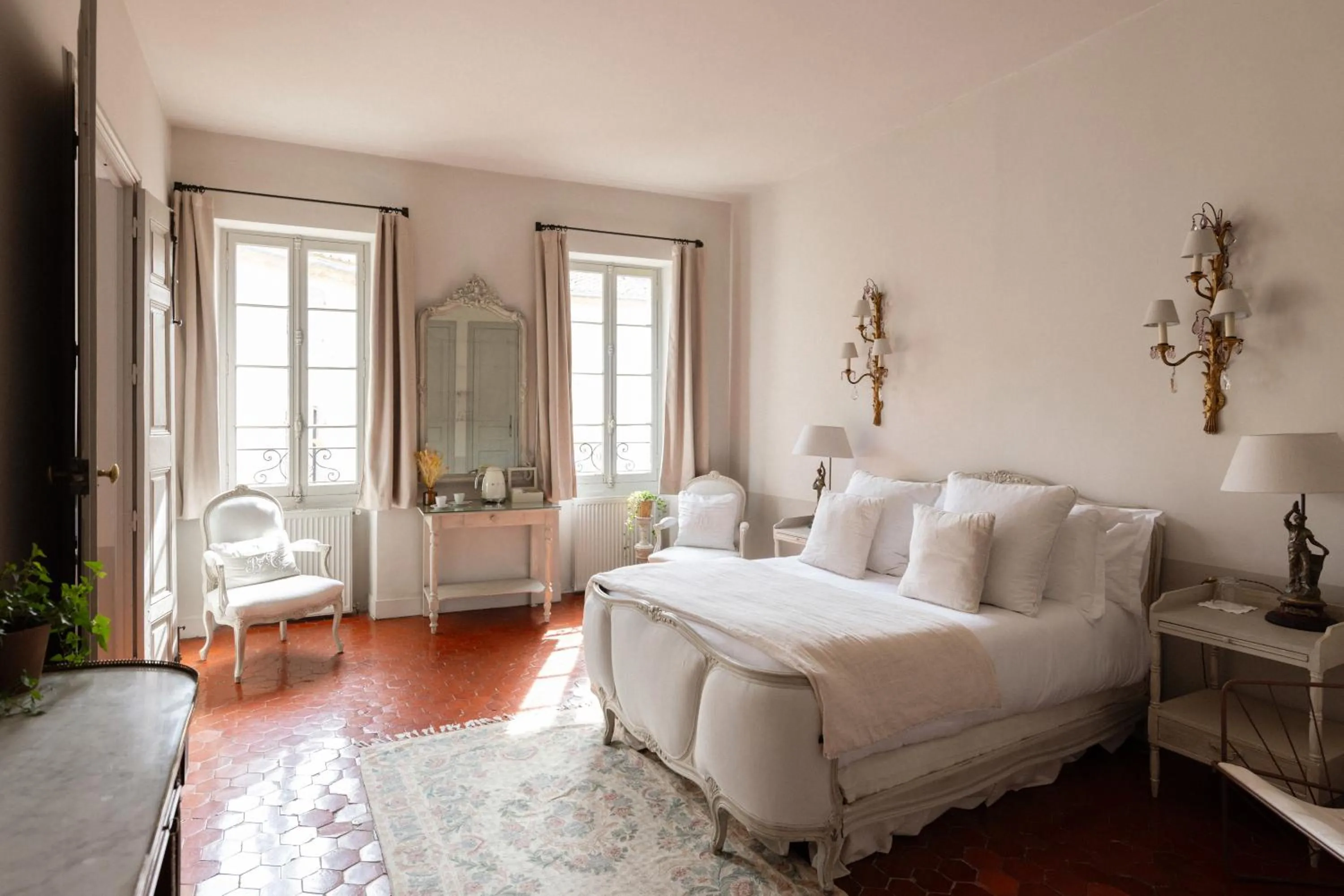 Photo of the whole room, Bed in La Maison du Village
