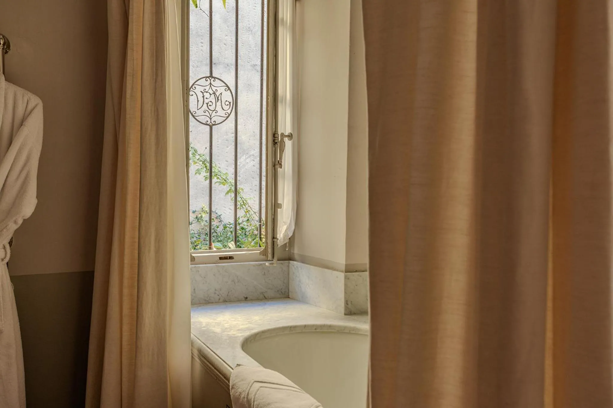 Bathroom, Bed in La Maison du Village