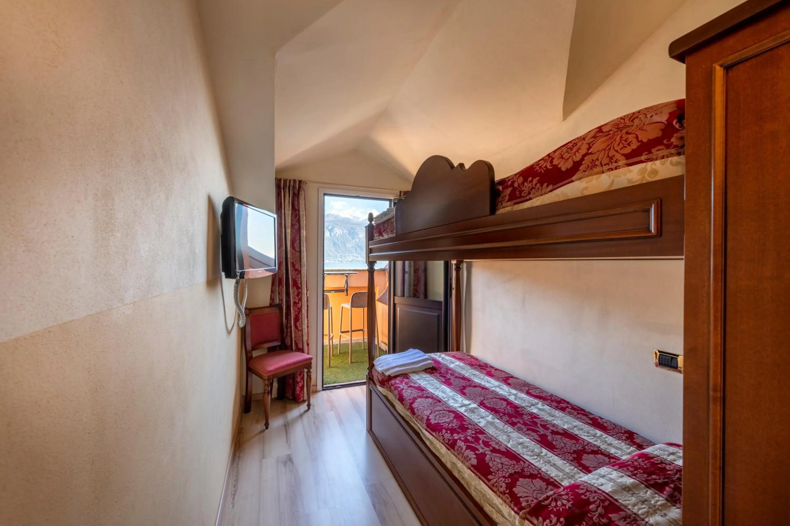 bunk bed, Bed in La Dependance