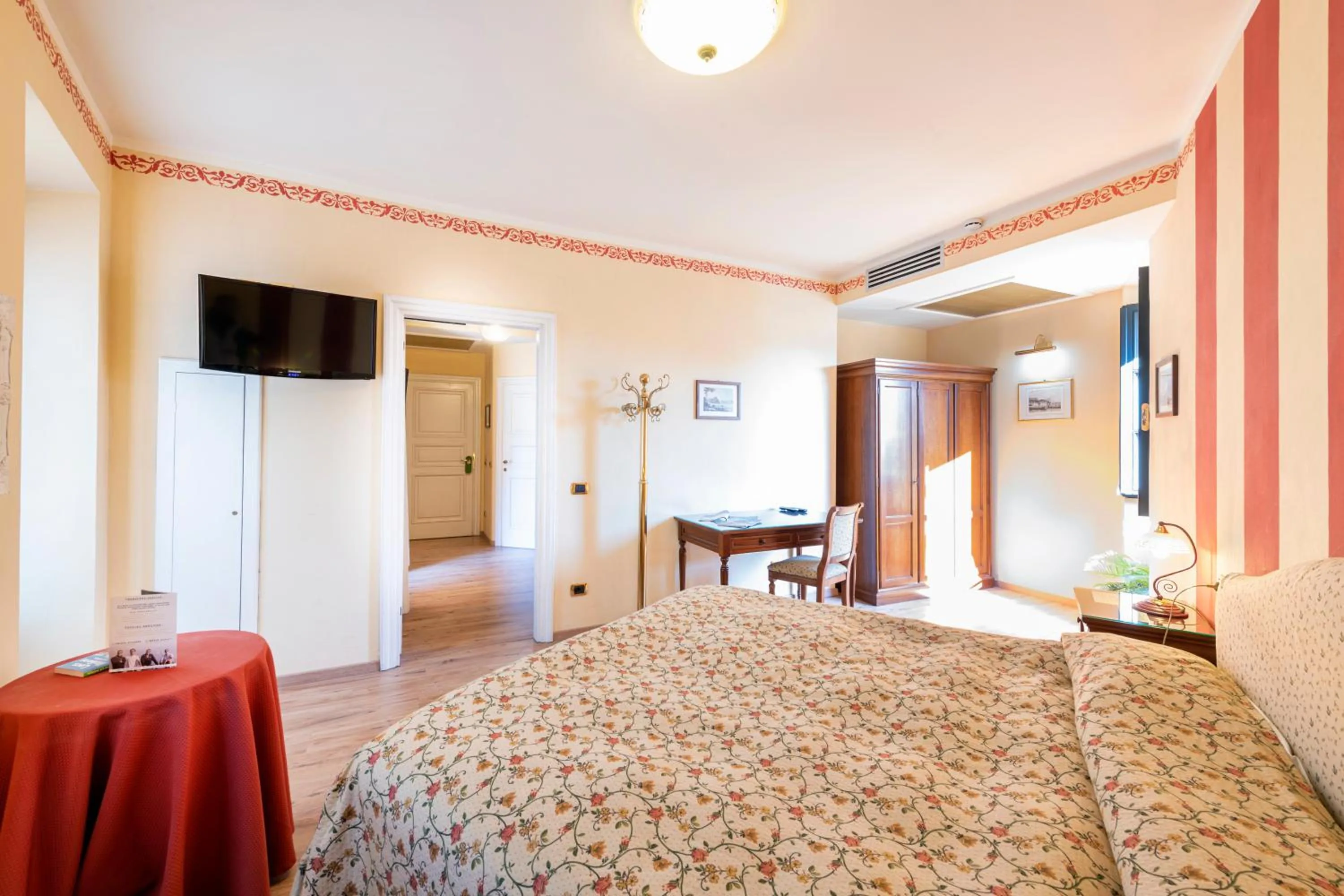 Photo of the whole room, Bed in La Dependance