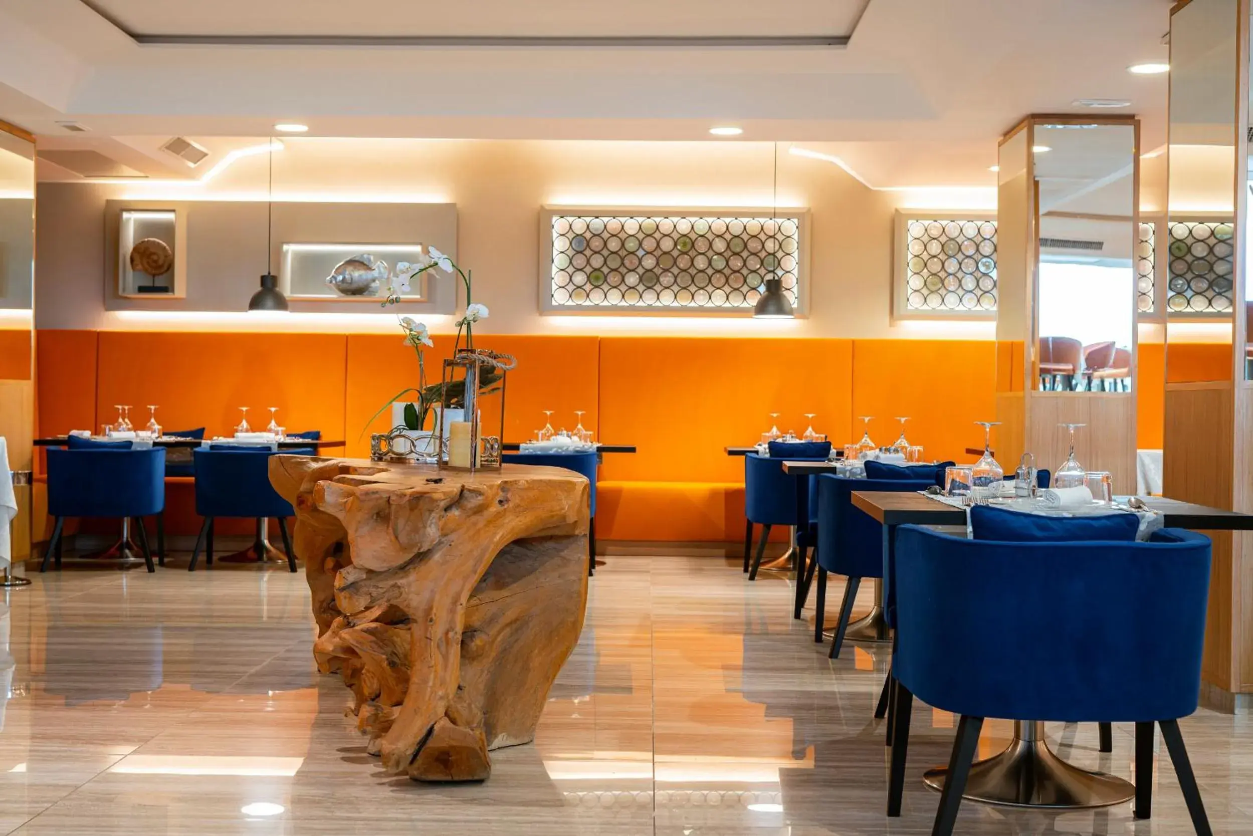 Restaurant/places to eat in Hotel Le Soleil Restaurant/places to eat in Hotel Le Soleil