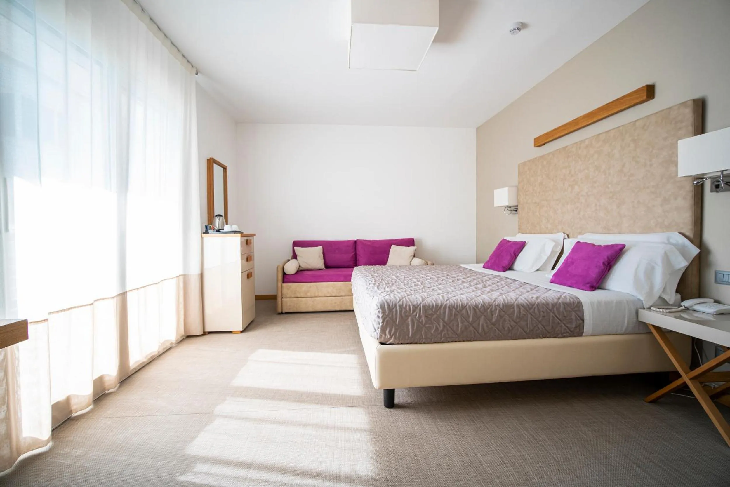 Bedroom, Bed in Hotel Le Soleil