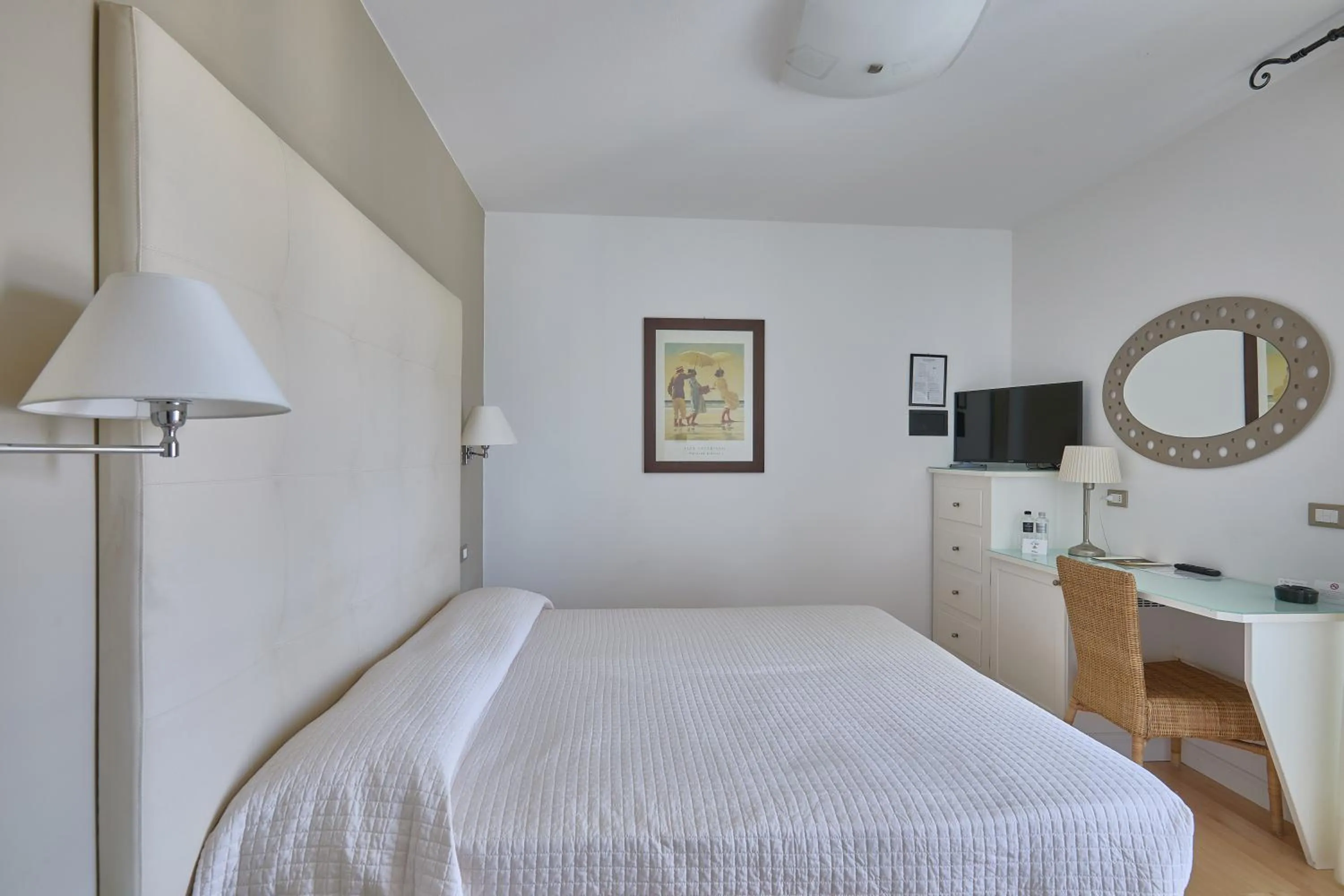 Bedroom, Bed in Hotel Le Soleil