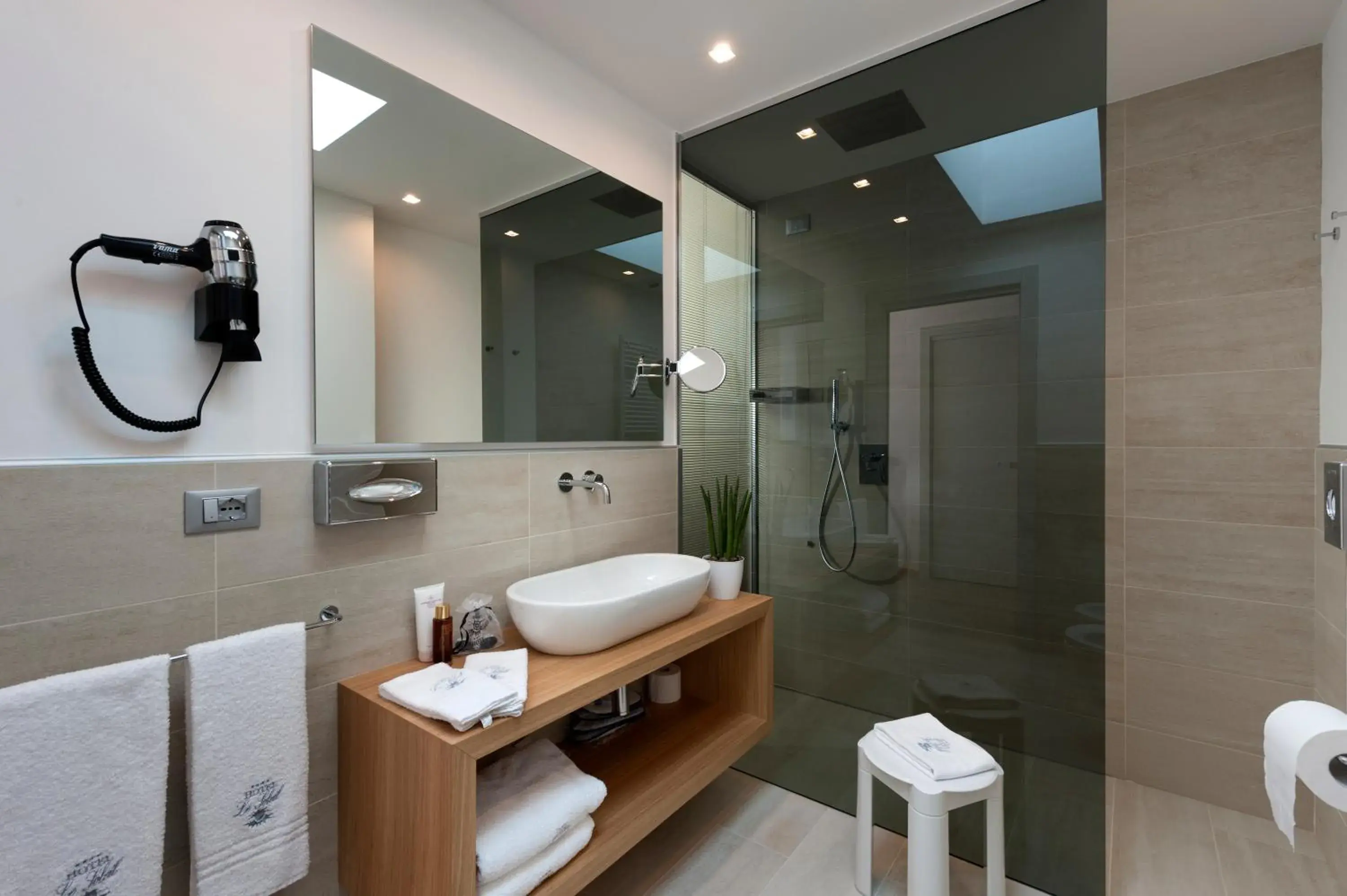 Bathroom in Hotel Le Soleil Bathroom in Hotel Le Soleil