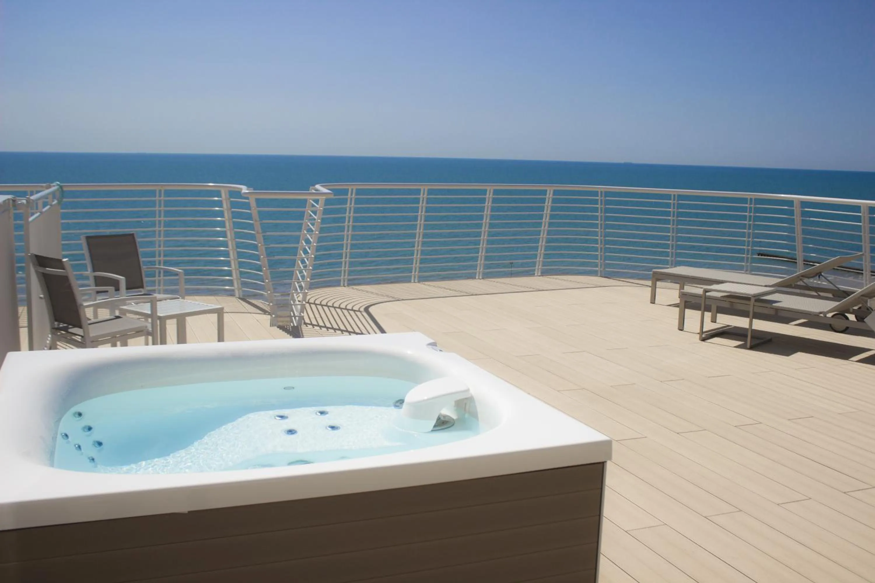 Hot Tub in Hotel Le Soleil