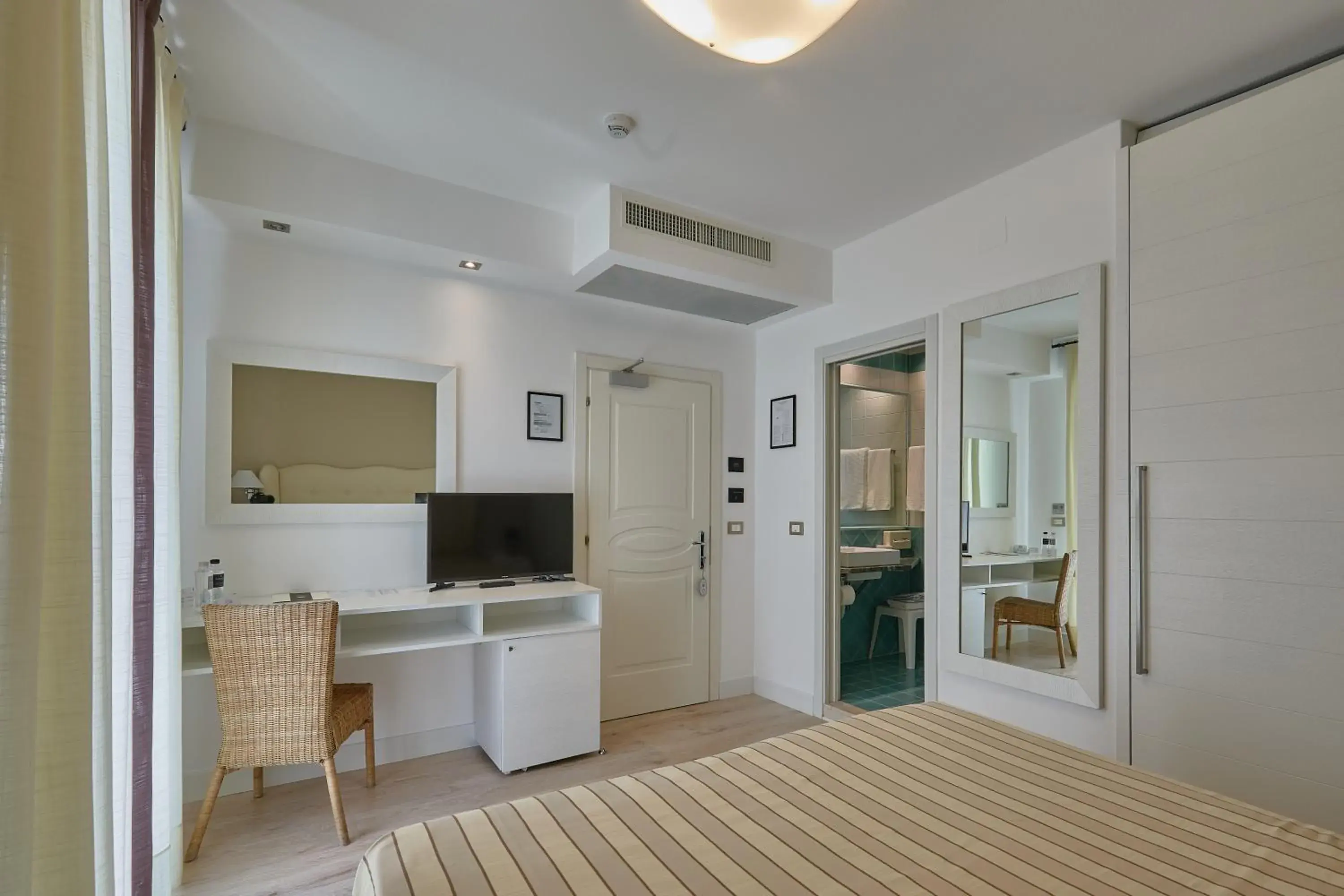 Double or Twin Room with Partial Sea View in Hotel Le Soleil Double or Twin Room with Partial Sea View in Hotel Le Soleil