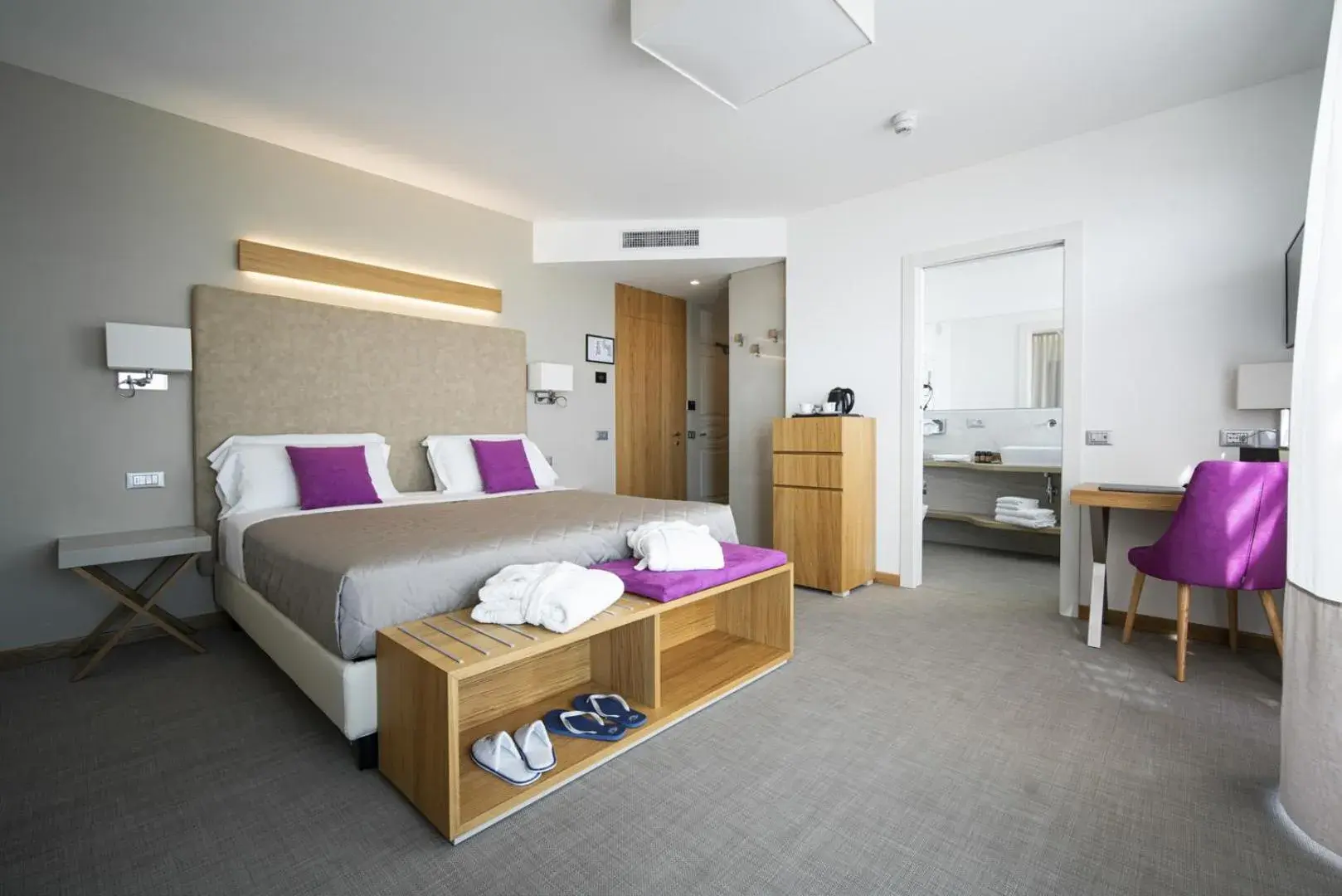 Bedroom, Bed in Hotel Le Soleil Bedroom, Bed in Hotel Le Soleil