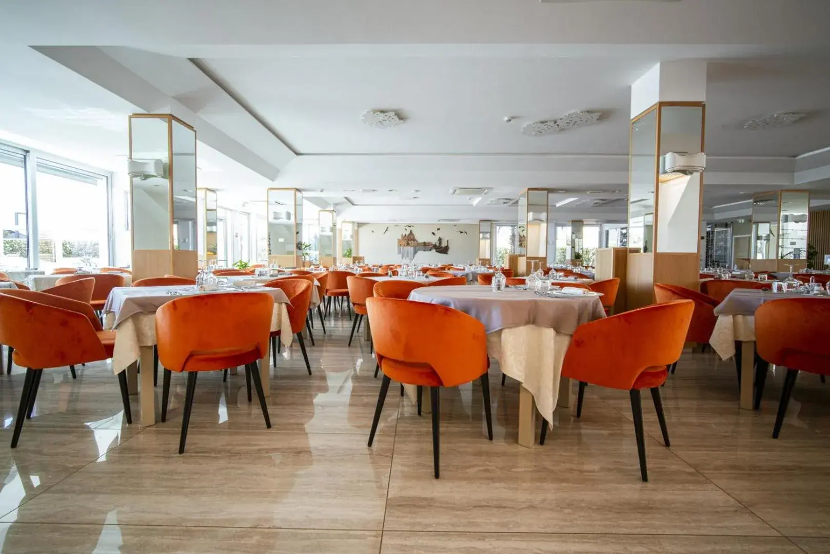 Restaurant/places to eat in Hotel Le Soleil Restaurant/places to eat in Hotel Le Soleil