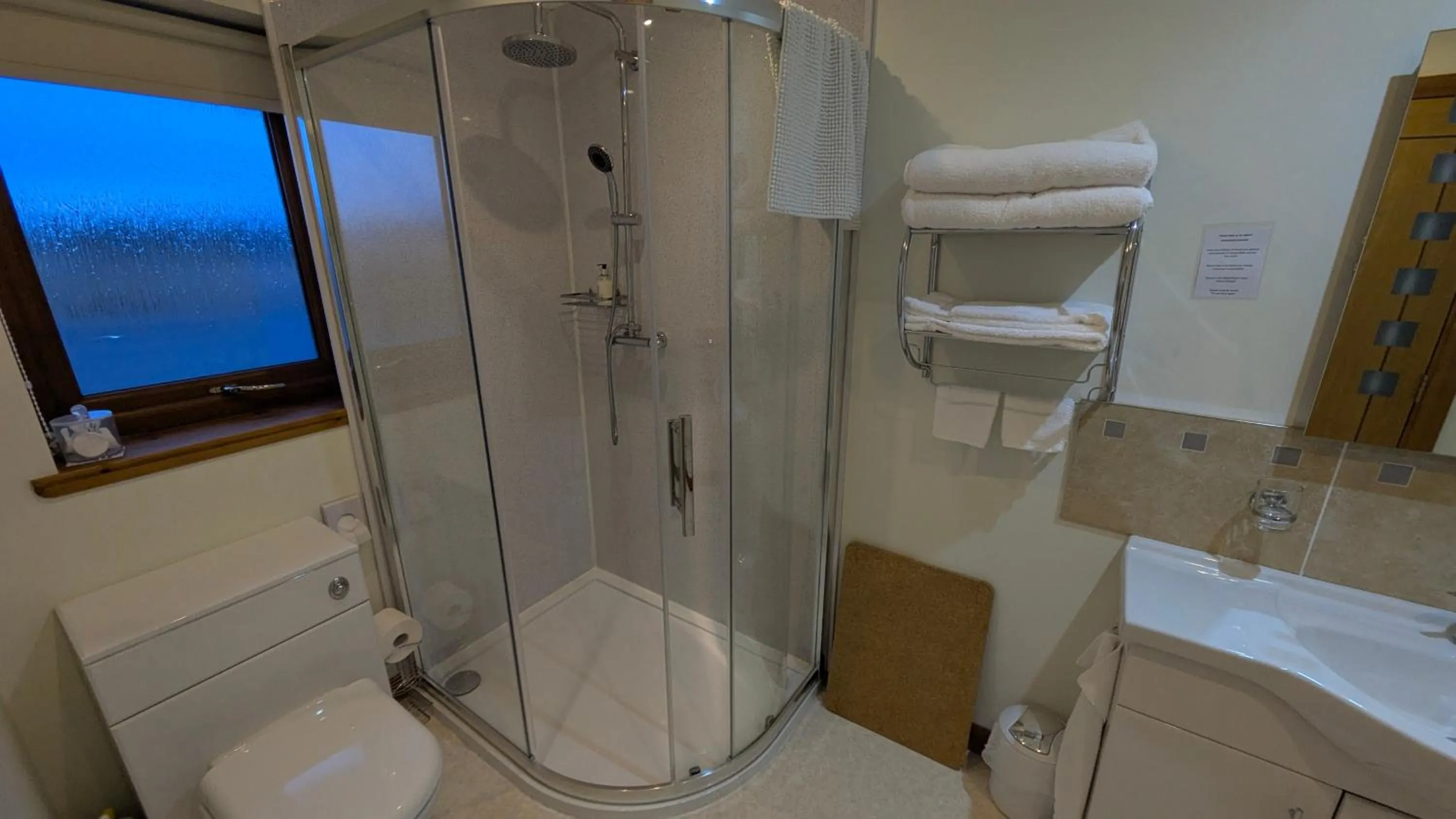 Shower in Scorrybreac B&B