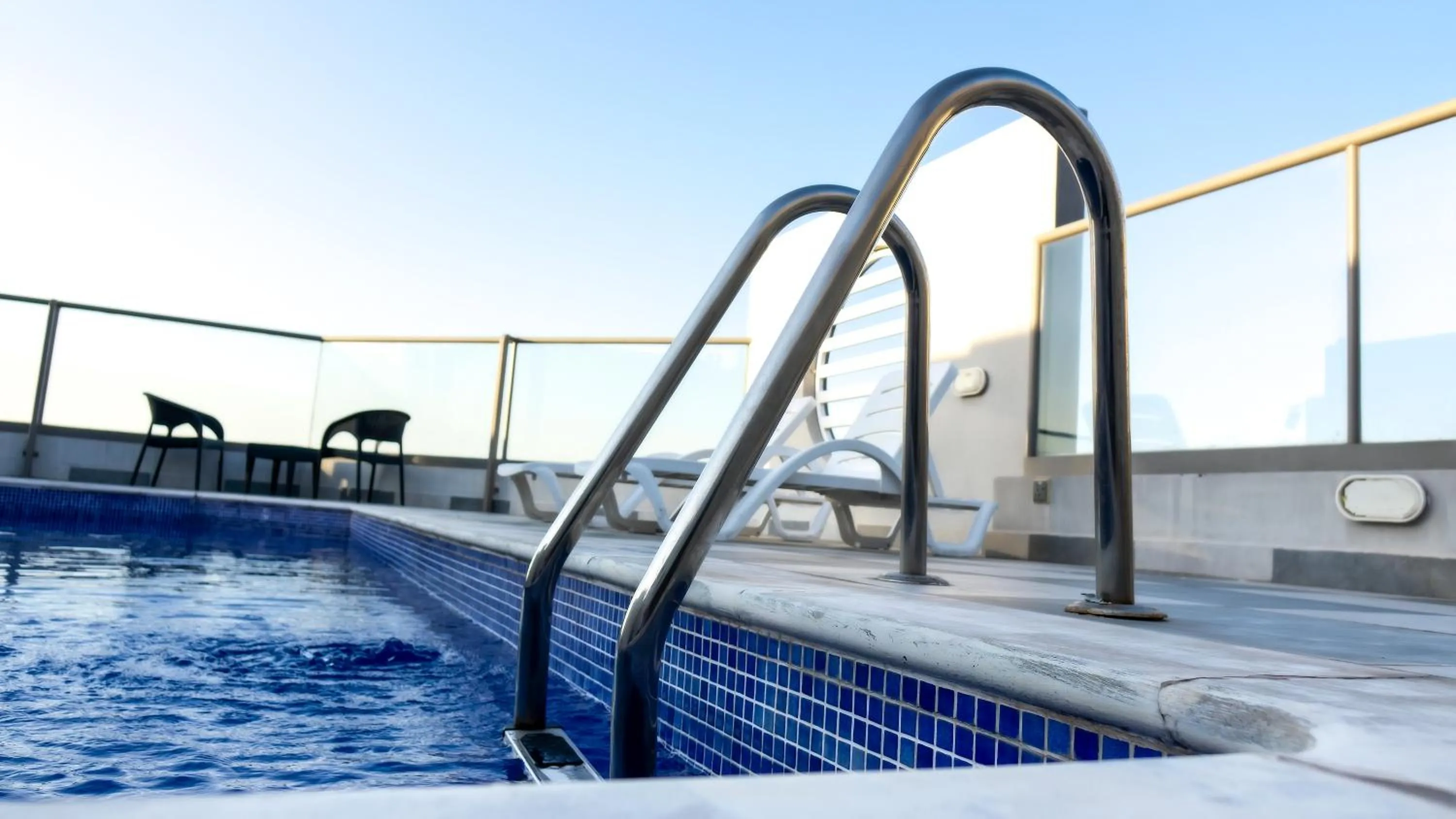 Swimming pool in Al Safwa One