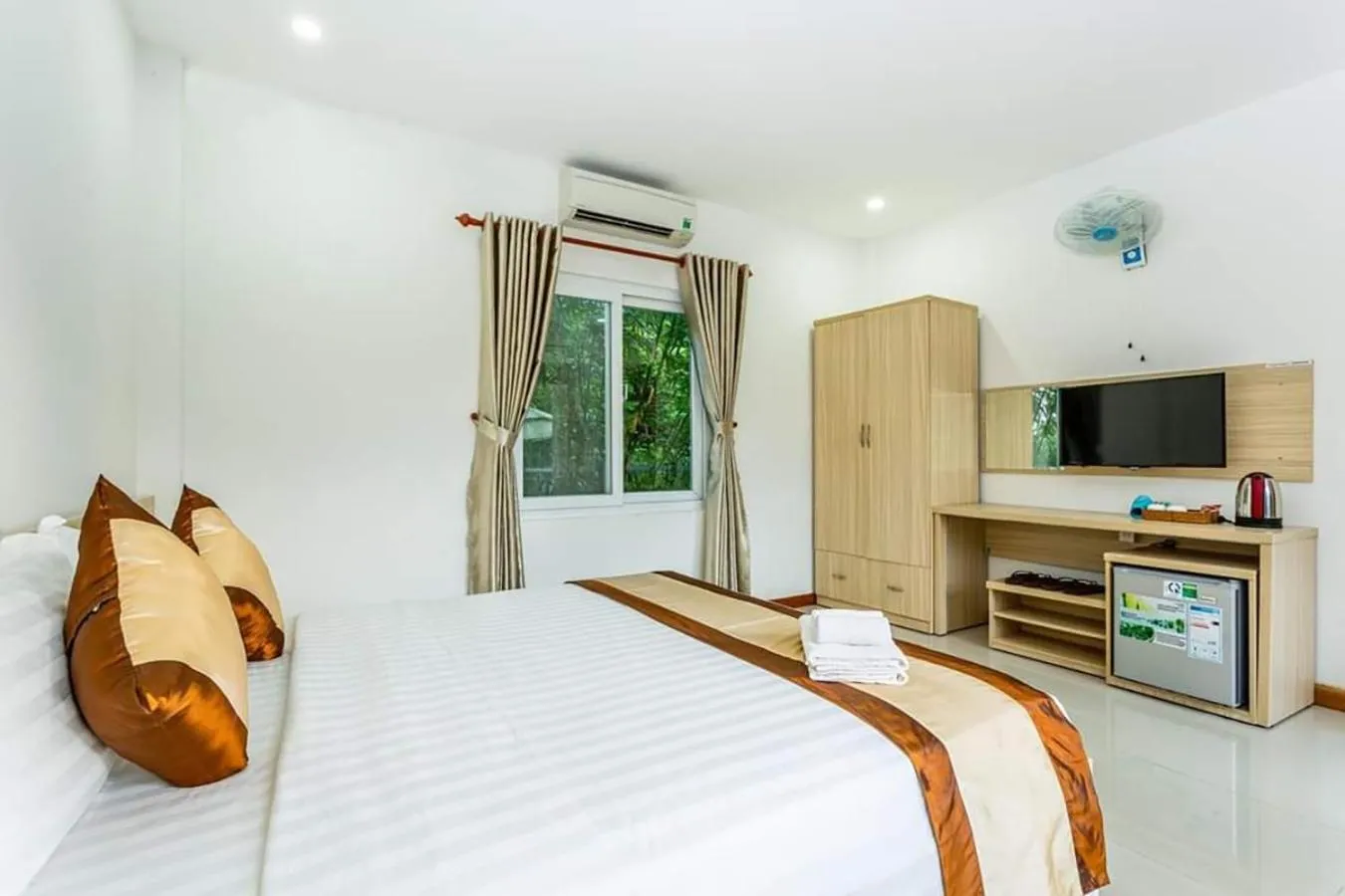 Communal lounge/ TV room, Bed in Mộc Lam Bungalow Phú Quốc