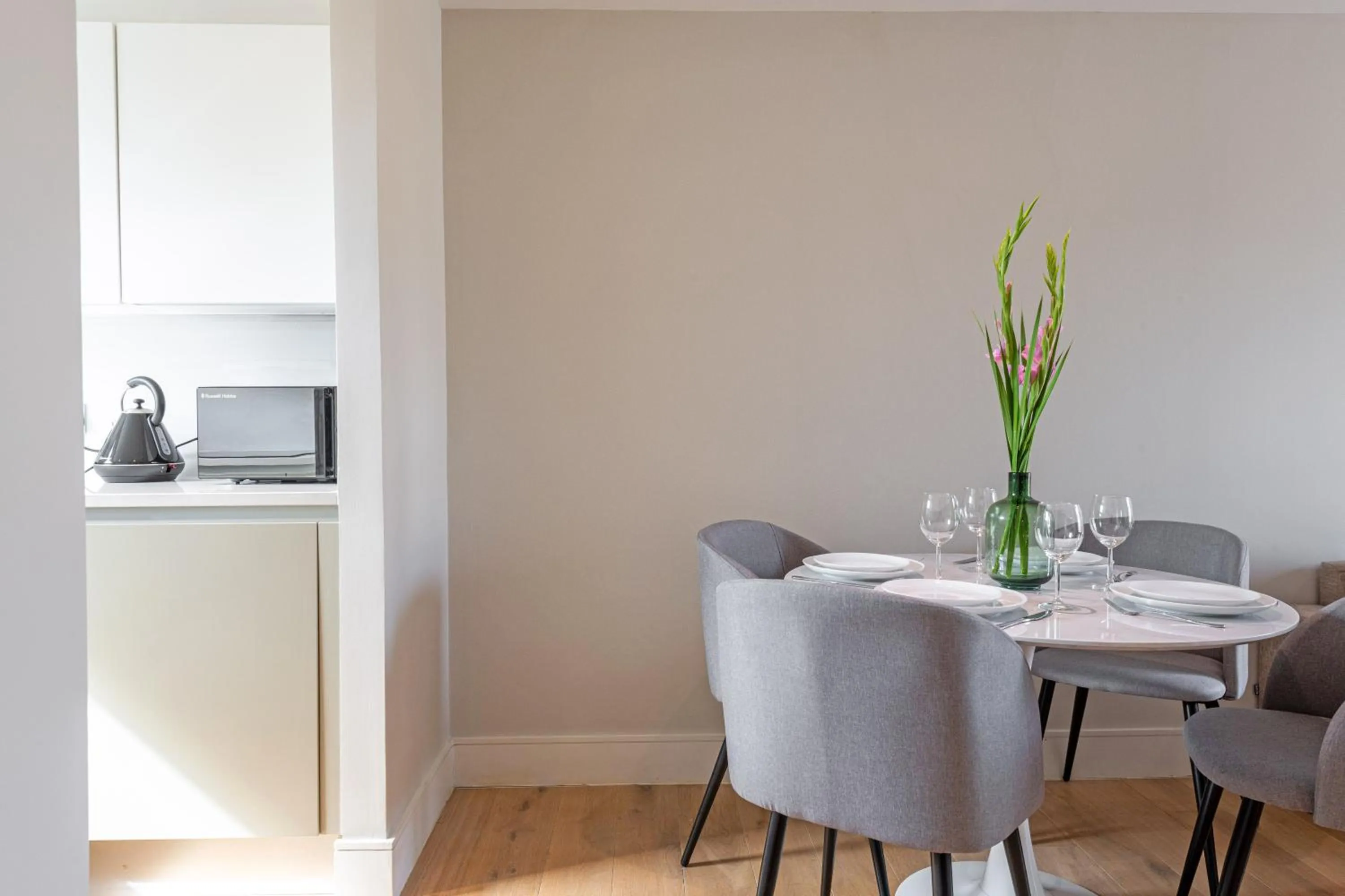 Dining area in Stayo Apartments Southbank