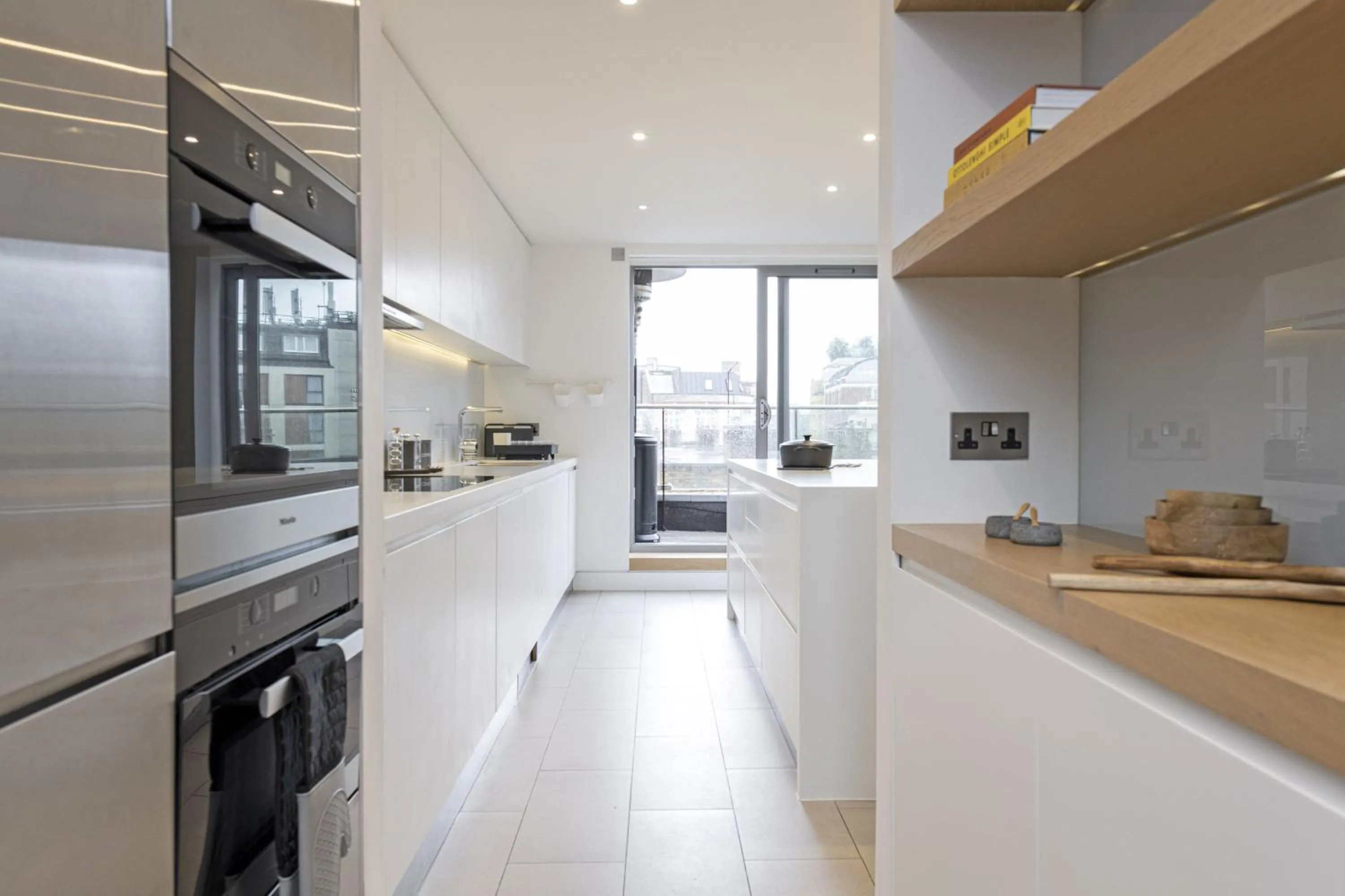 Kitchen or kitchenette in Stayo Apartments Southbank
