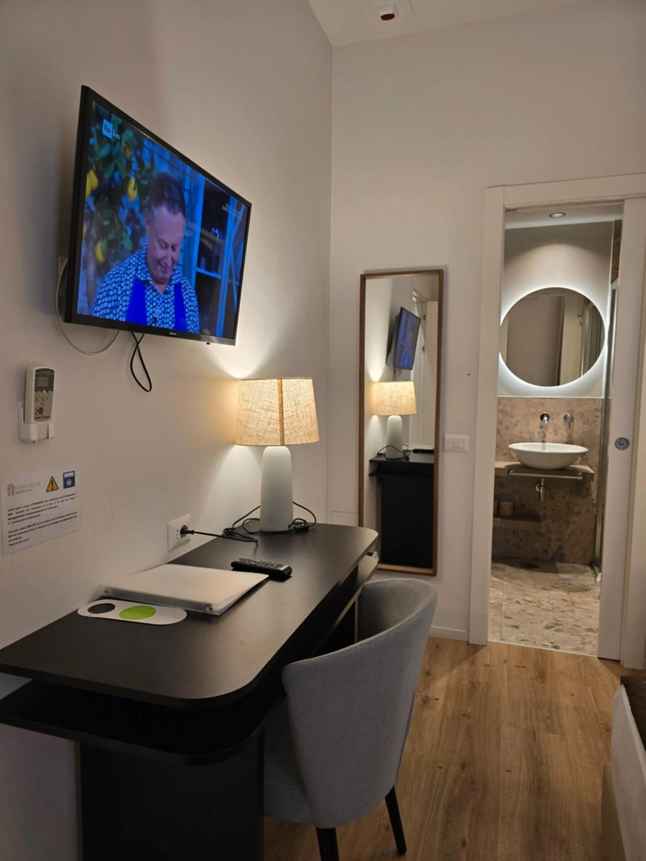 TV and multimedia in Hotel Porta Pia