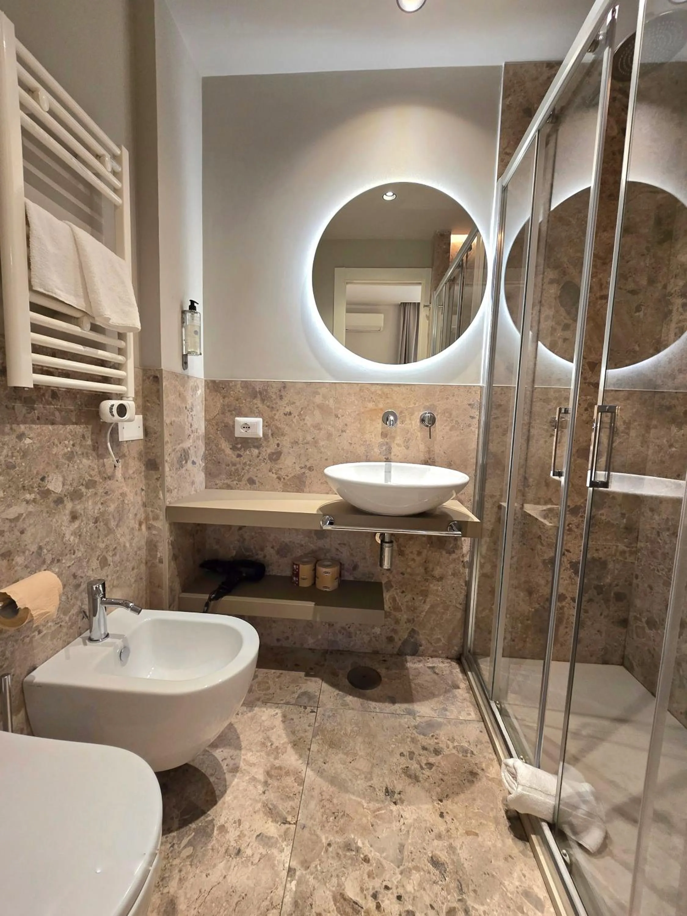 Shower in Hotel Porta Pia