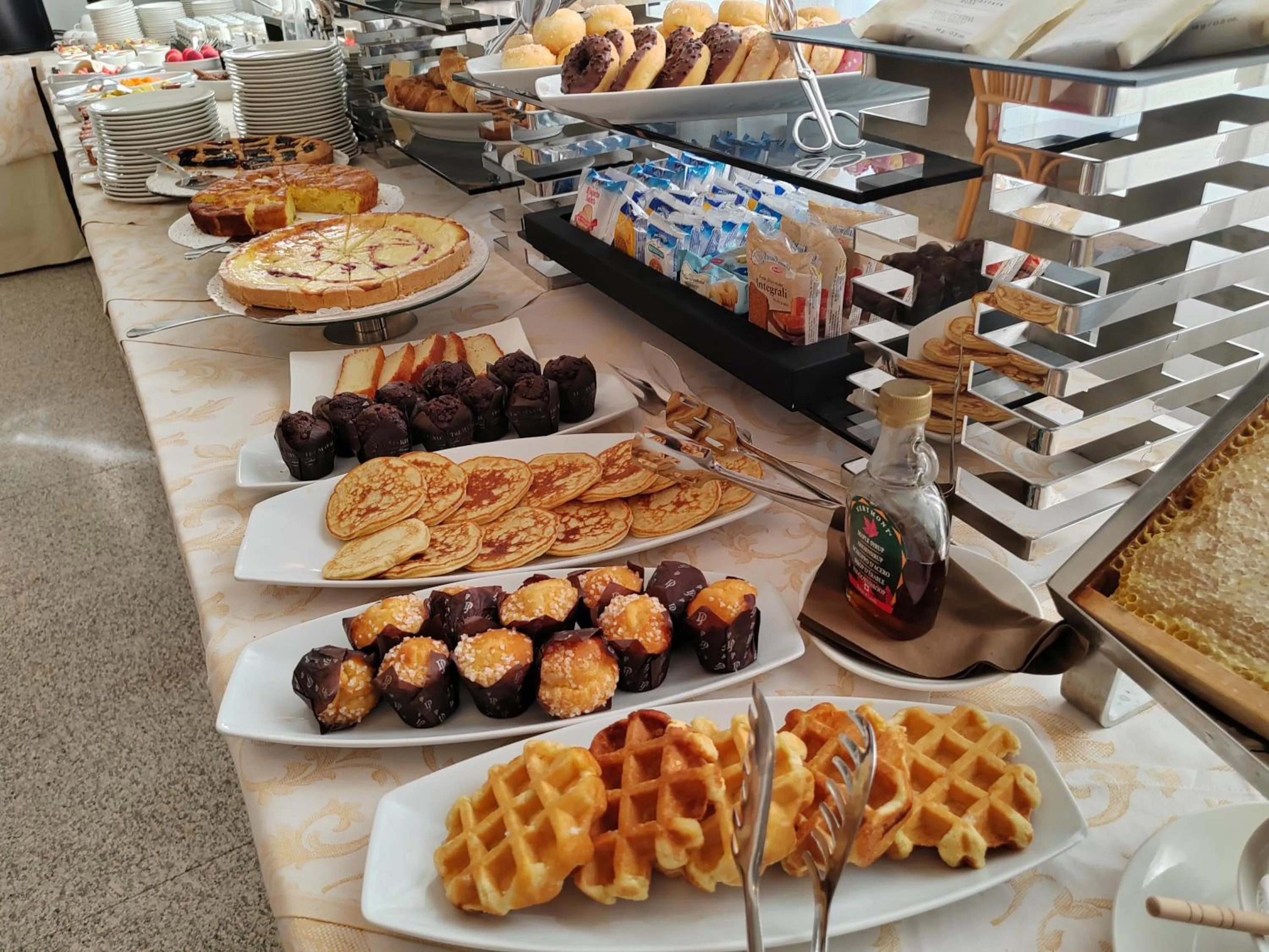 Buffet breakfast in Hotel Acapulco