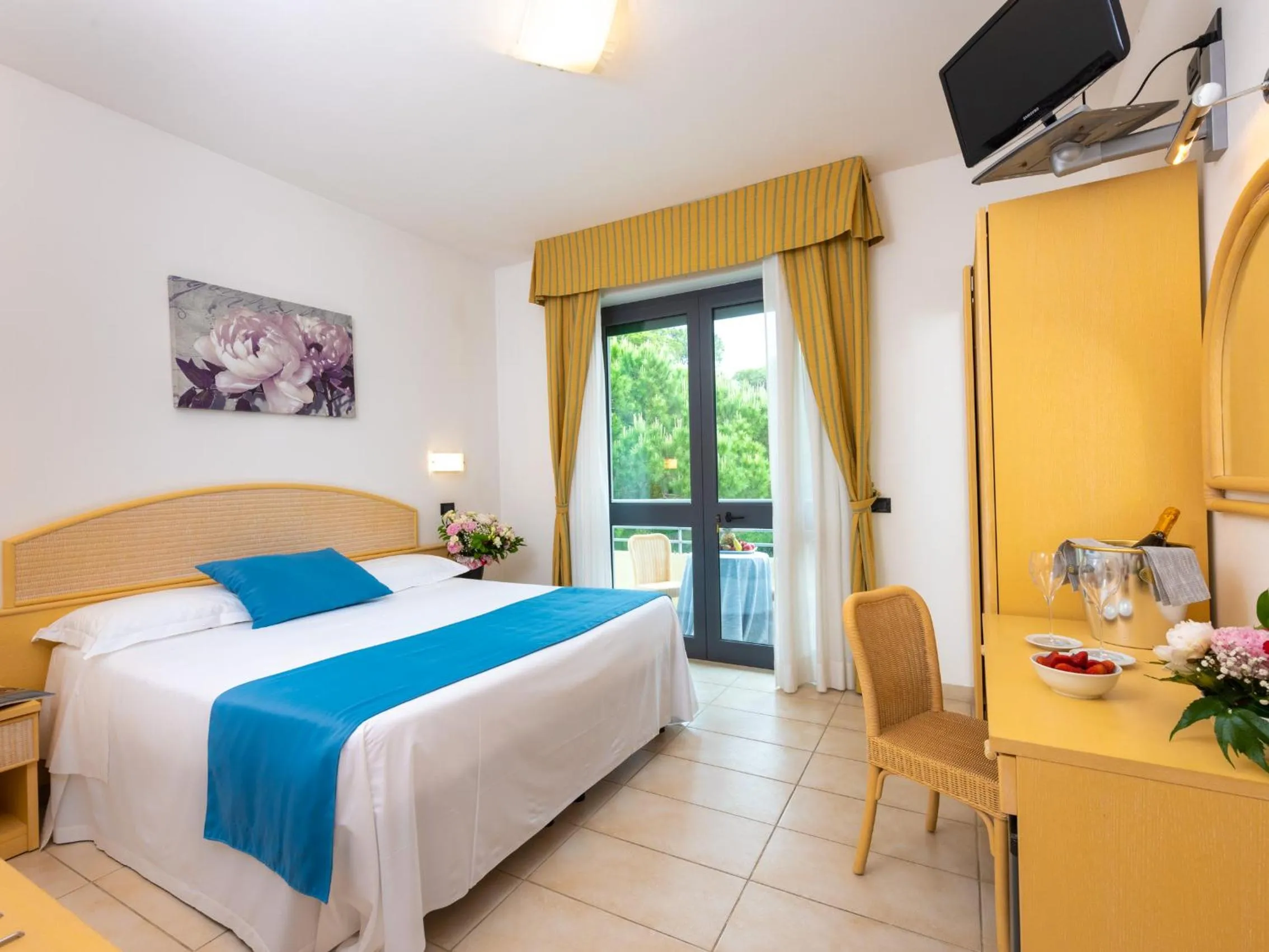 Bed in Hotel Acapulco