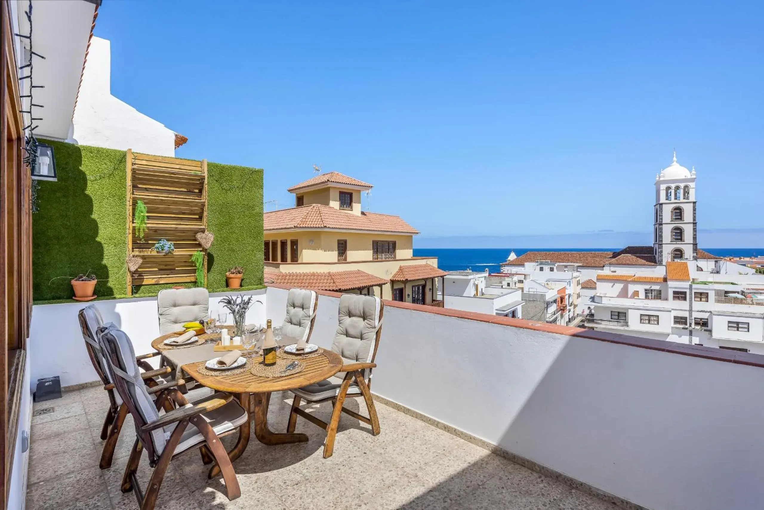 Central Penthouse, close to the Natural pools with Big terrace, ocean & city view Central Penthouse, close to the Natural pools with Big terrace, ocean & city view
